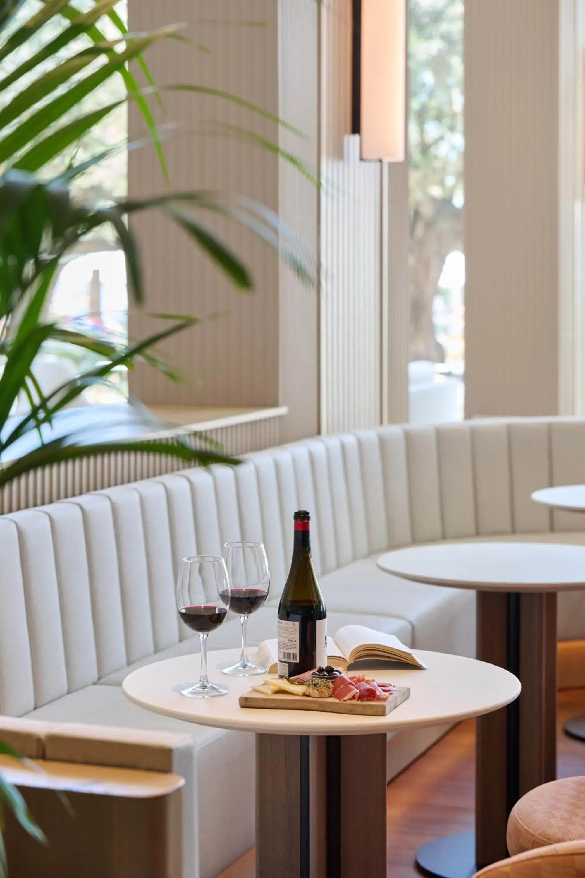 Lounge or bar in Hipotels Playa de Palma Palace&Spa Lounge or bar in Hipotels Playa de Palma Palace&Spa