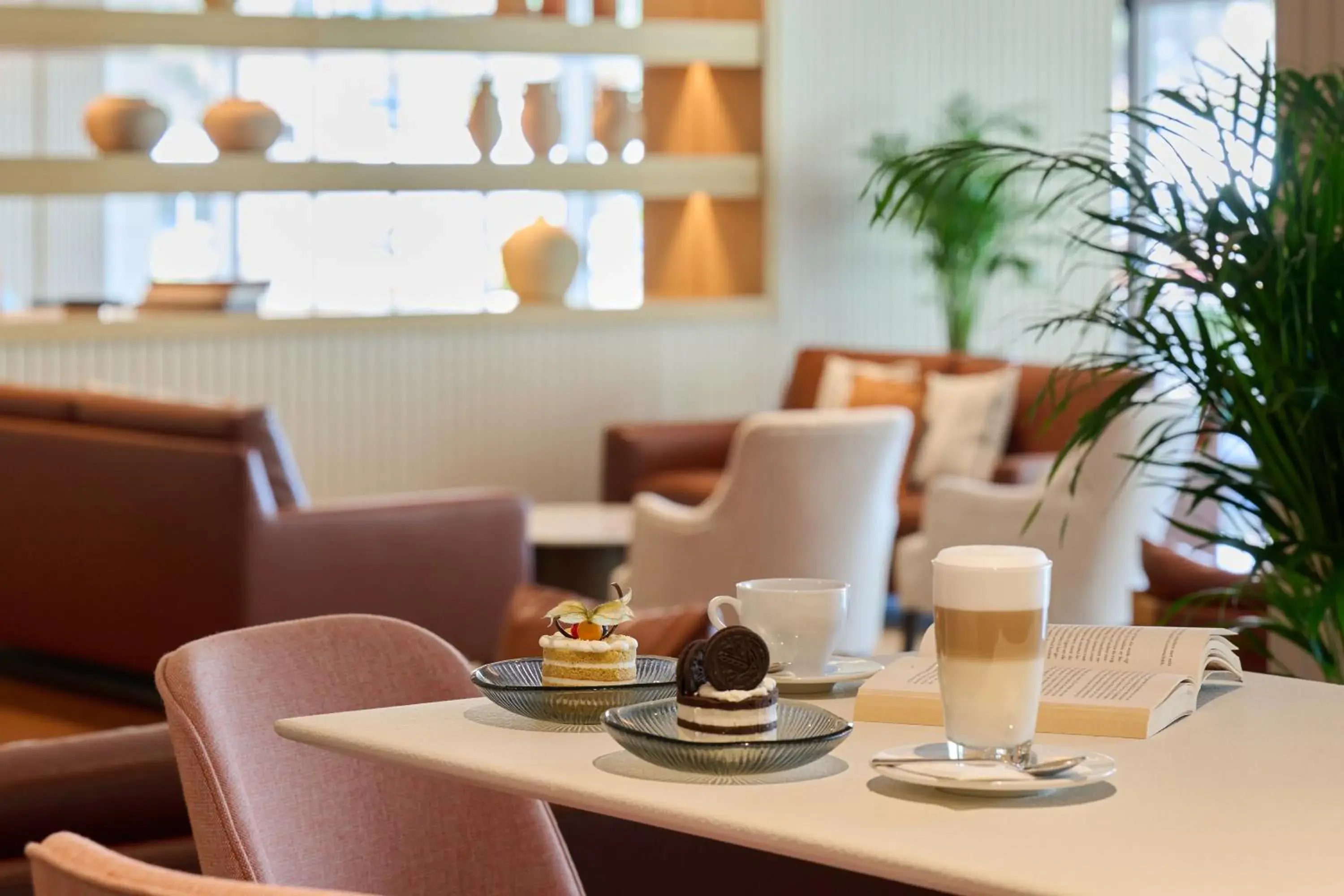 Lounge or bar in Hipotels Playa de Palma Palace&Spa Lounge or bar in Hipotels Playa de Palma Palace&Spa