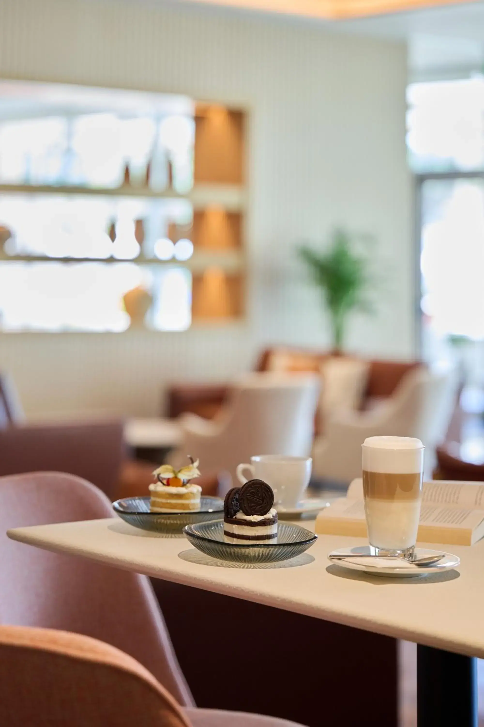 Lounge or bar in Hipotels Playa de Palma Palace&Spa Lounge or bar in Hipotels Playa de Palma Palace&Spa