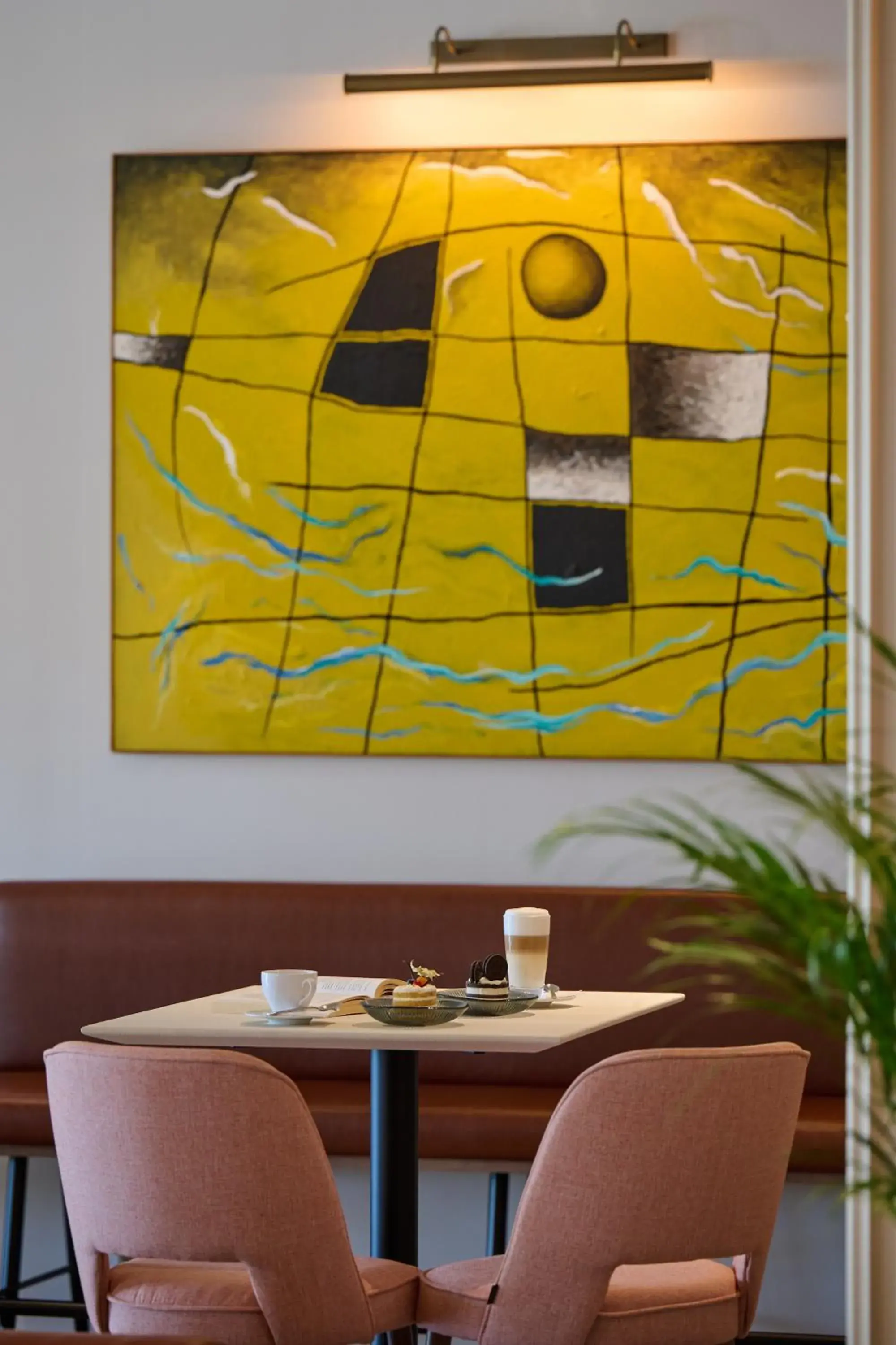 Lounge or bar in Hipotels Playa de Palma Palace&Spa Lounge or bar in Hipotels Playa de Palma Palace&Spa