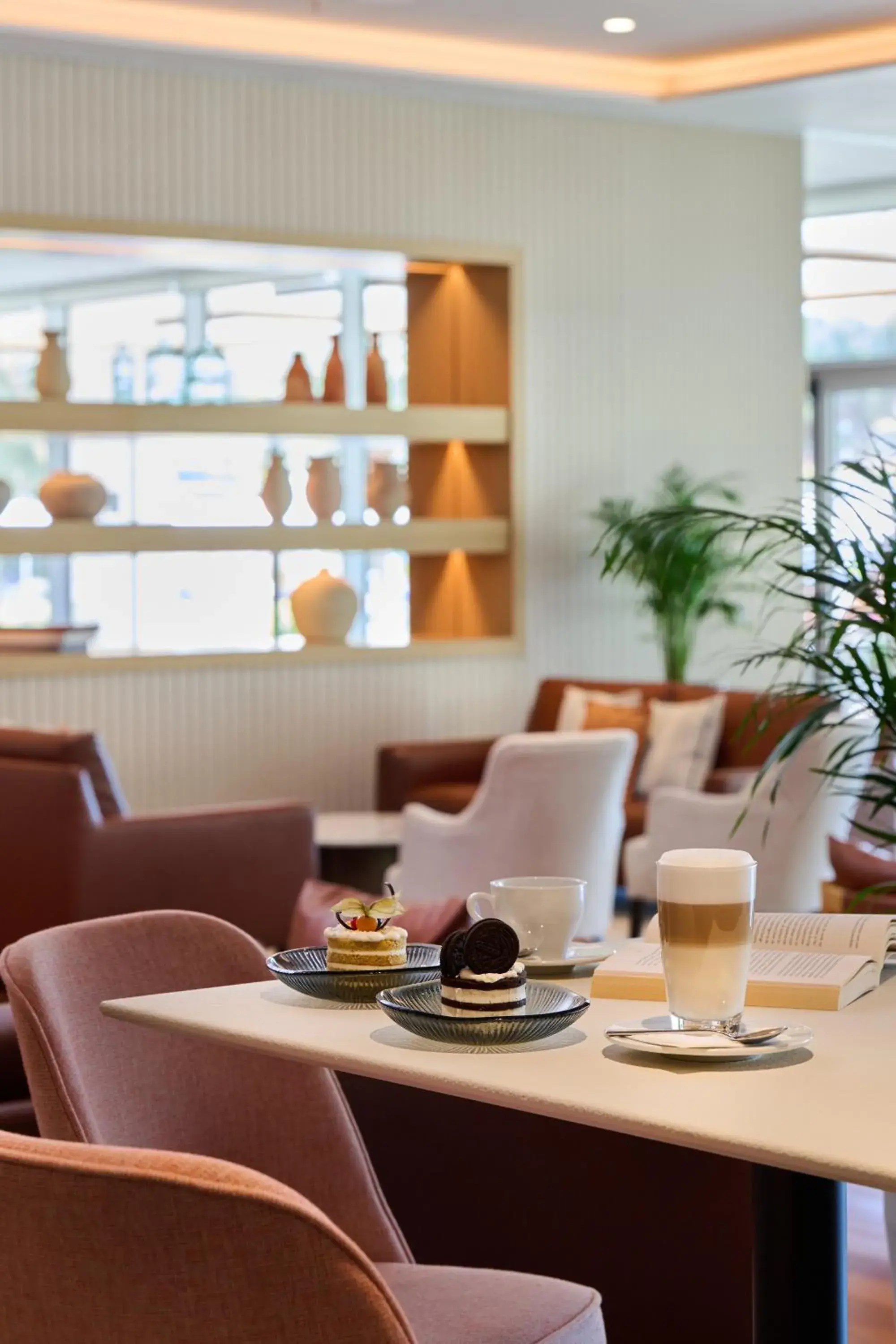 Lounge or bar in Hipotels Playa de Palma Palace&Spa Lounge or bar in Hipotels Playa de Palma Palace&Spa