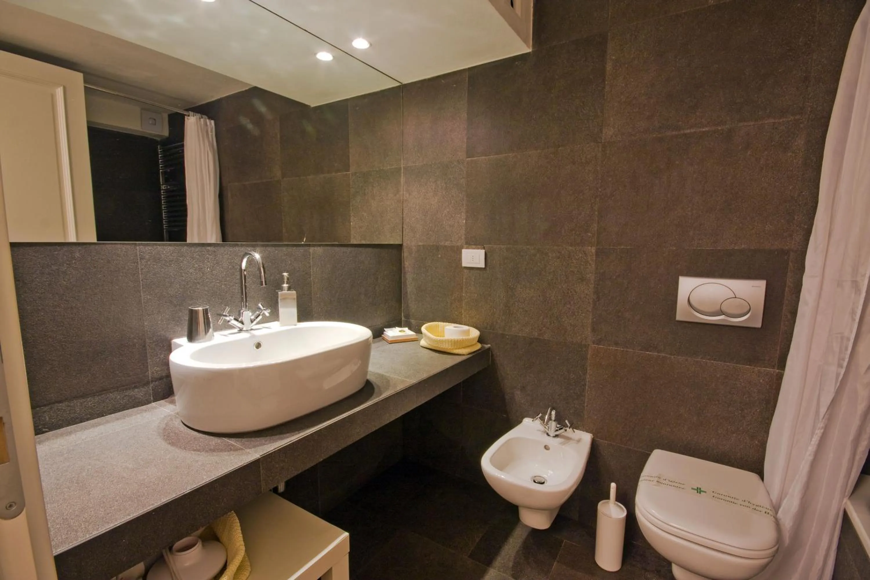 Bathroom in Agriturismo Castello di Vezio