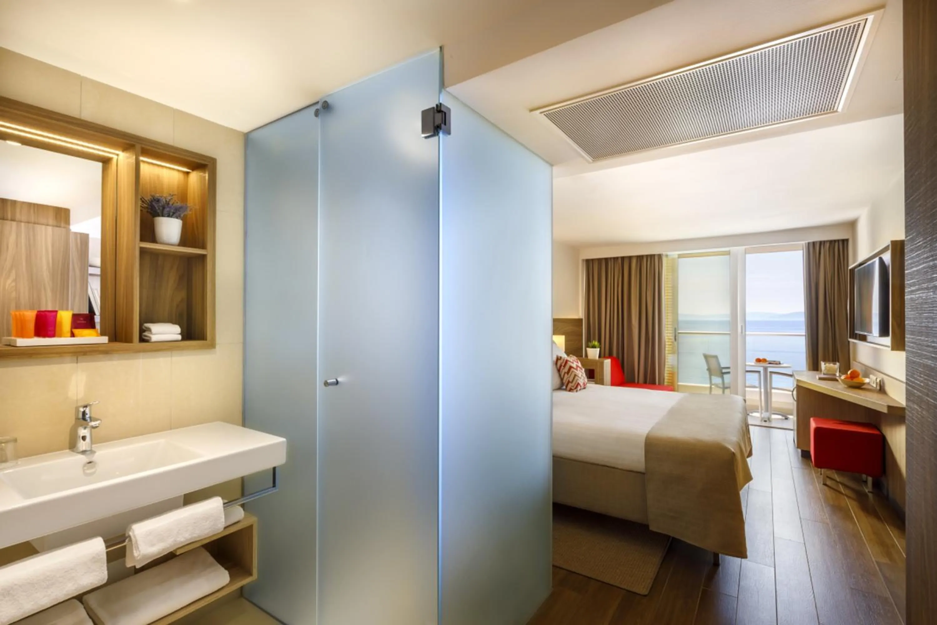 Bathroom, Bed in Girandella Resort, Valamar Collection