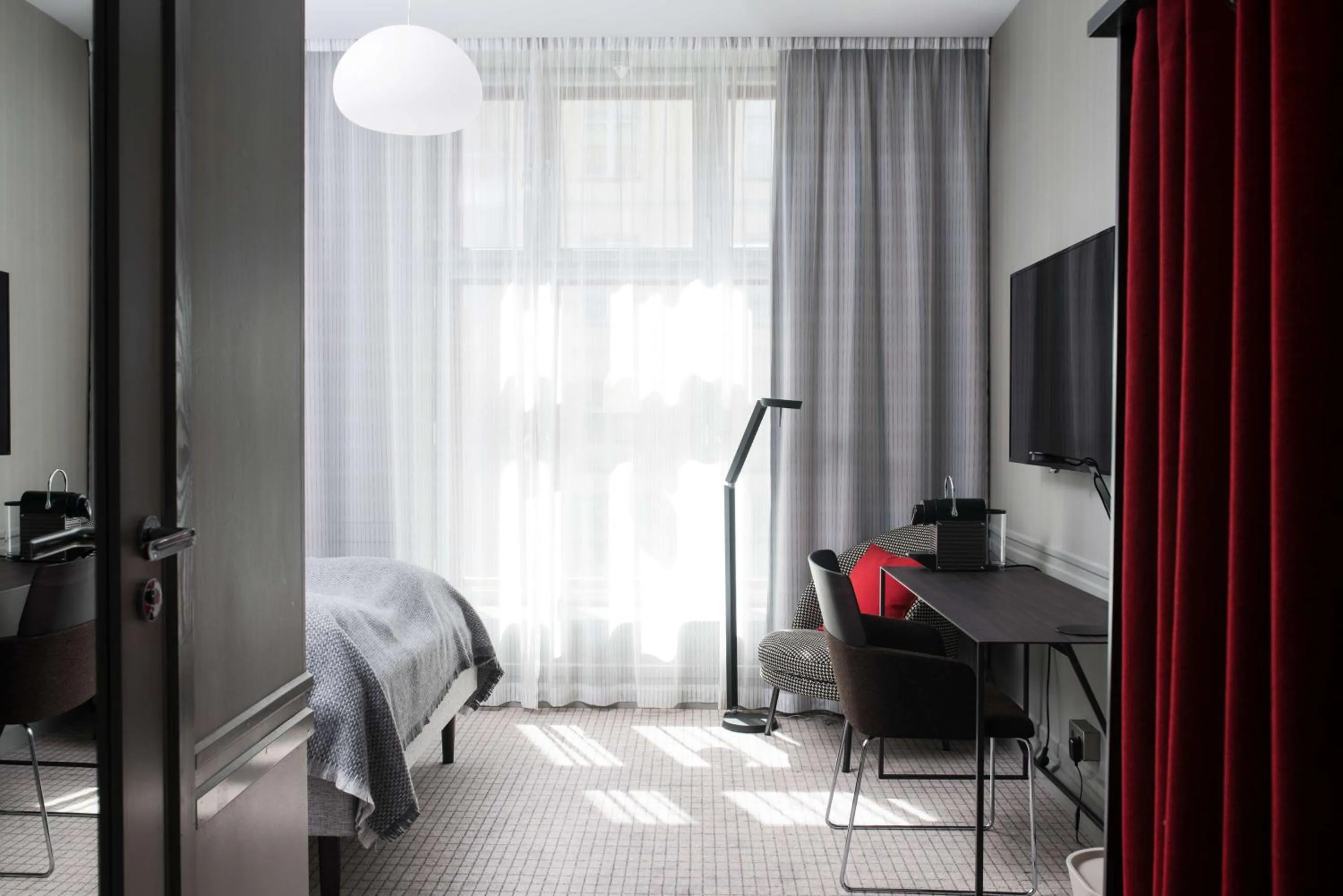 Photo of the whole room, Bed in Bergen Børs Hotel