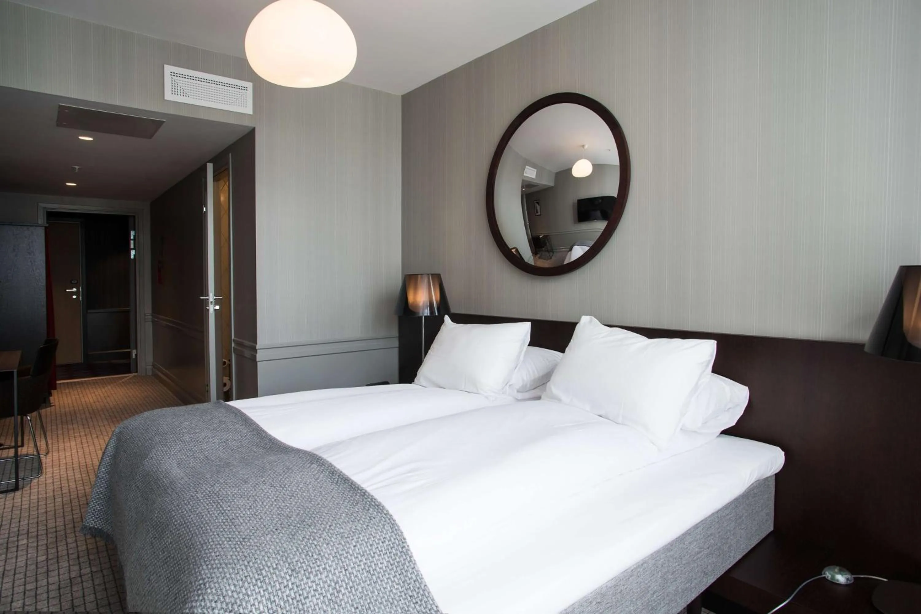 Photo of the whole room, Bed in Bergen Børs Hotel