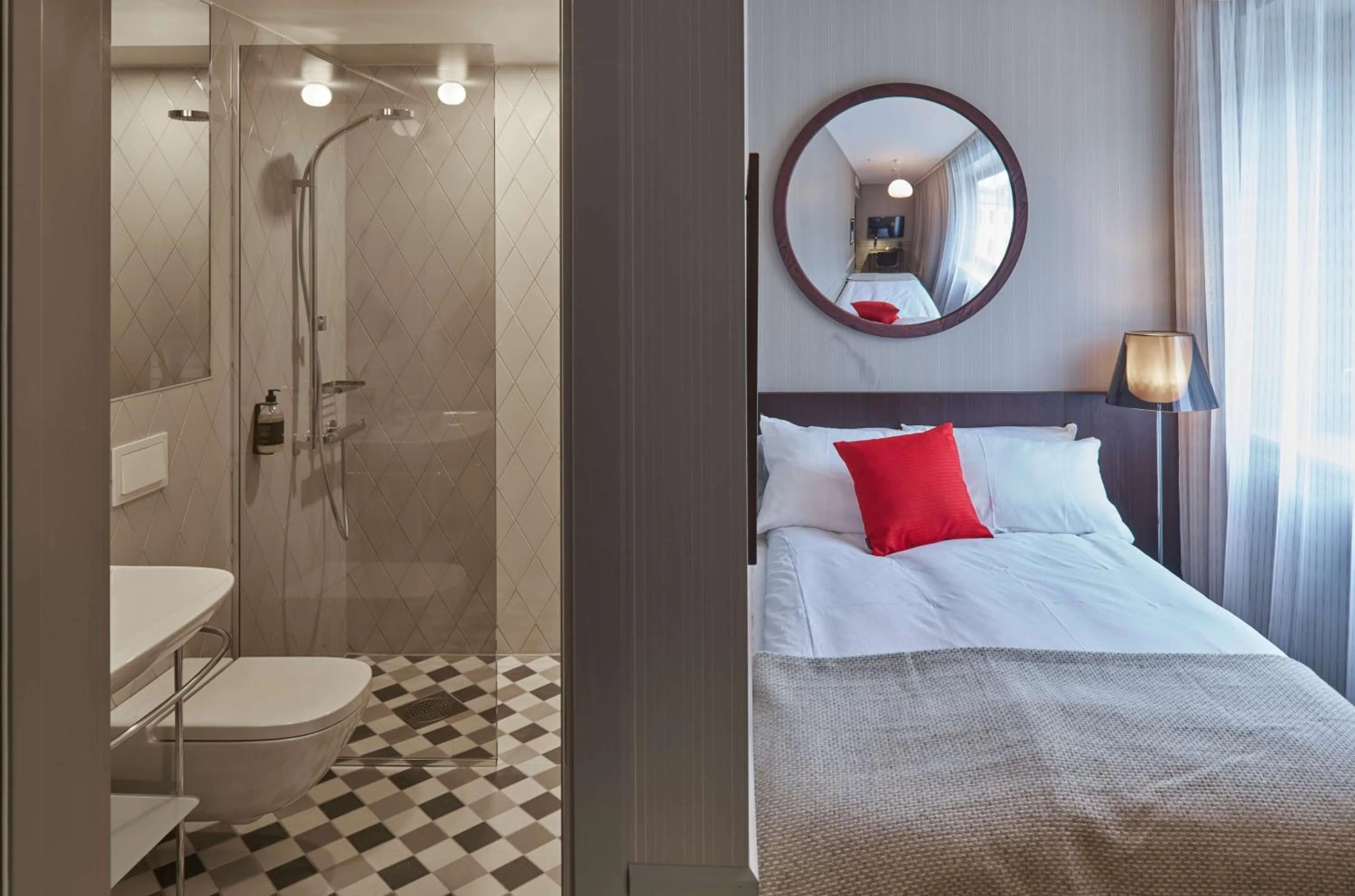 Photo of the whole room, Bed in Bergen Børs Hotel