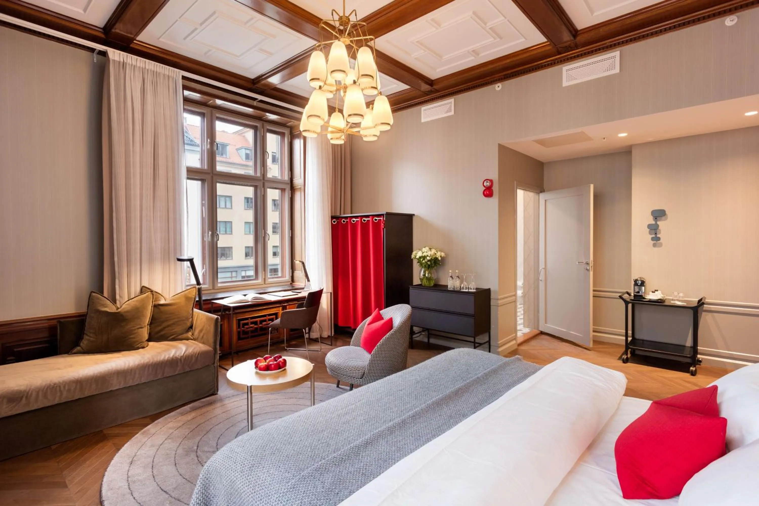 Photo of the whole room, Bed in Bergen Børs Hotel