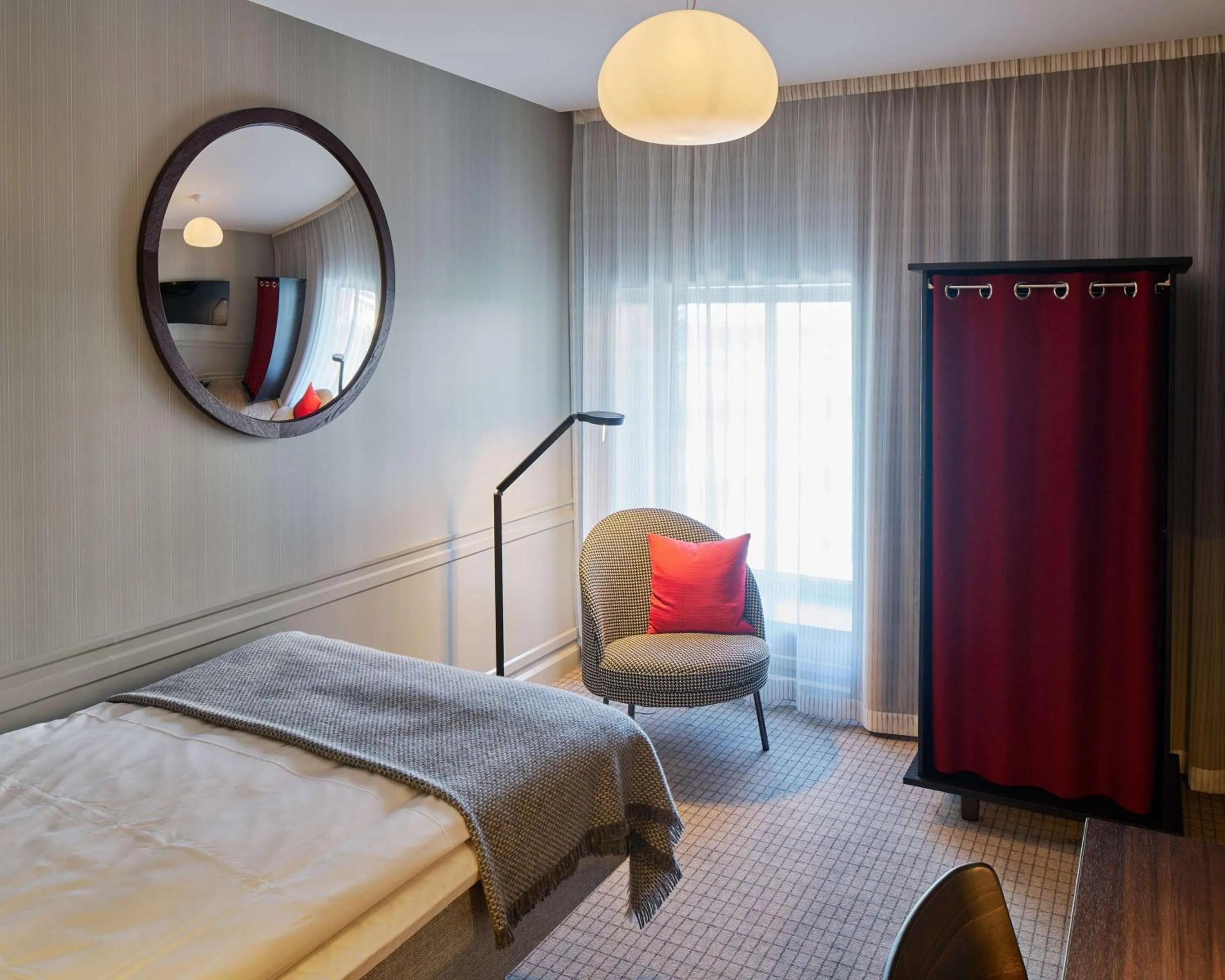 Photo of the whole room, Bed in Bergen Børs Hotel