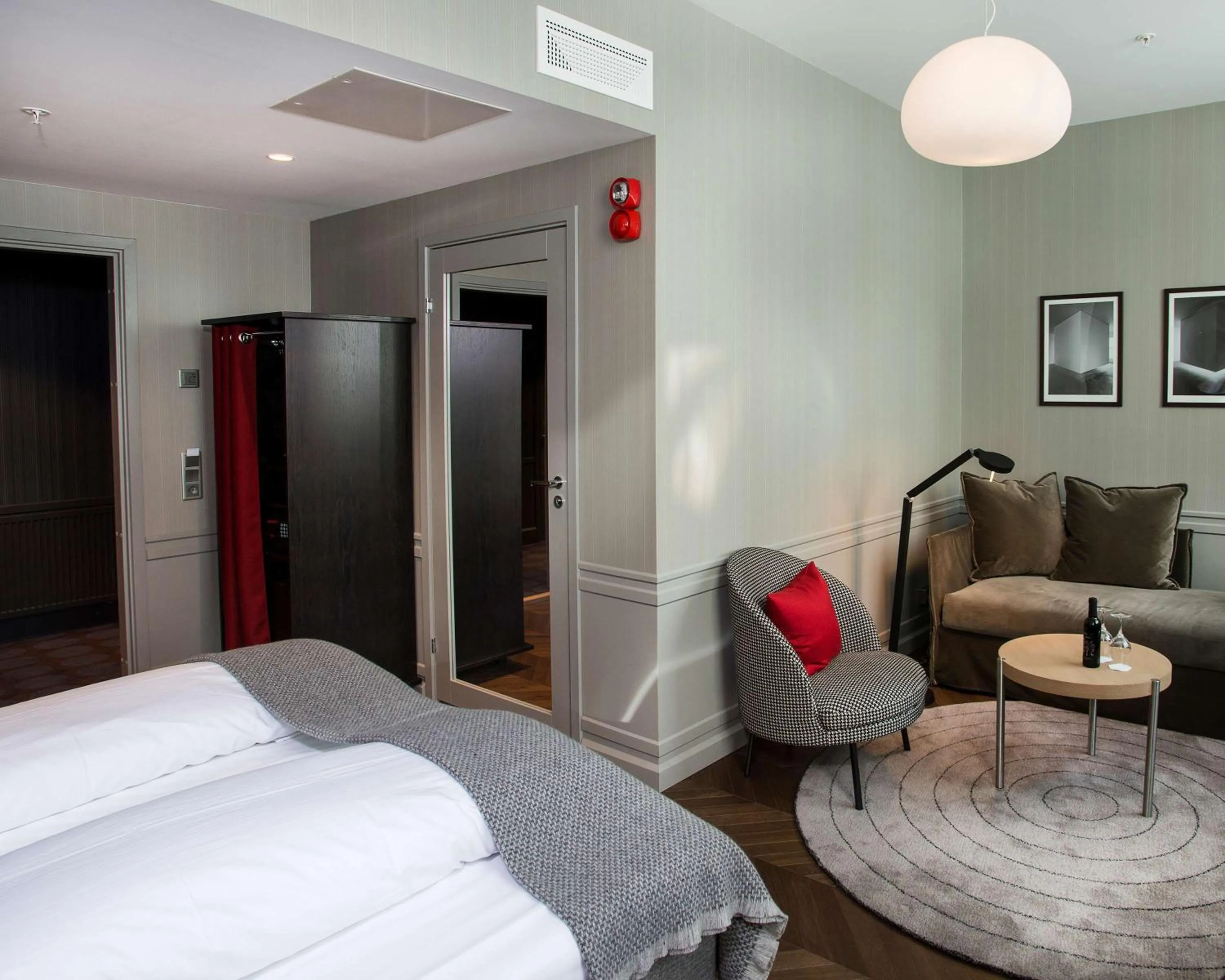 Photo of the whole room, Bed in Bergen Børs Hotel