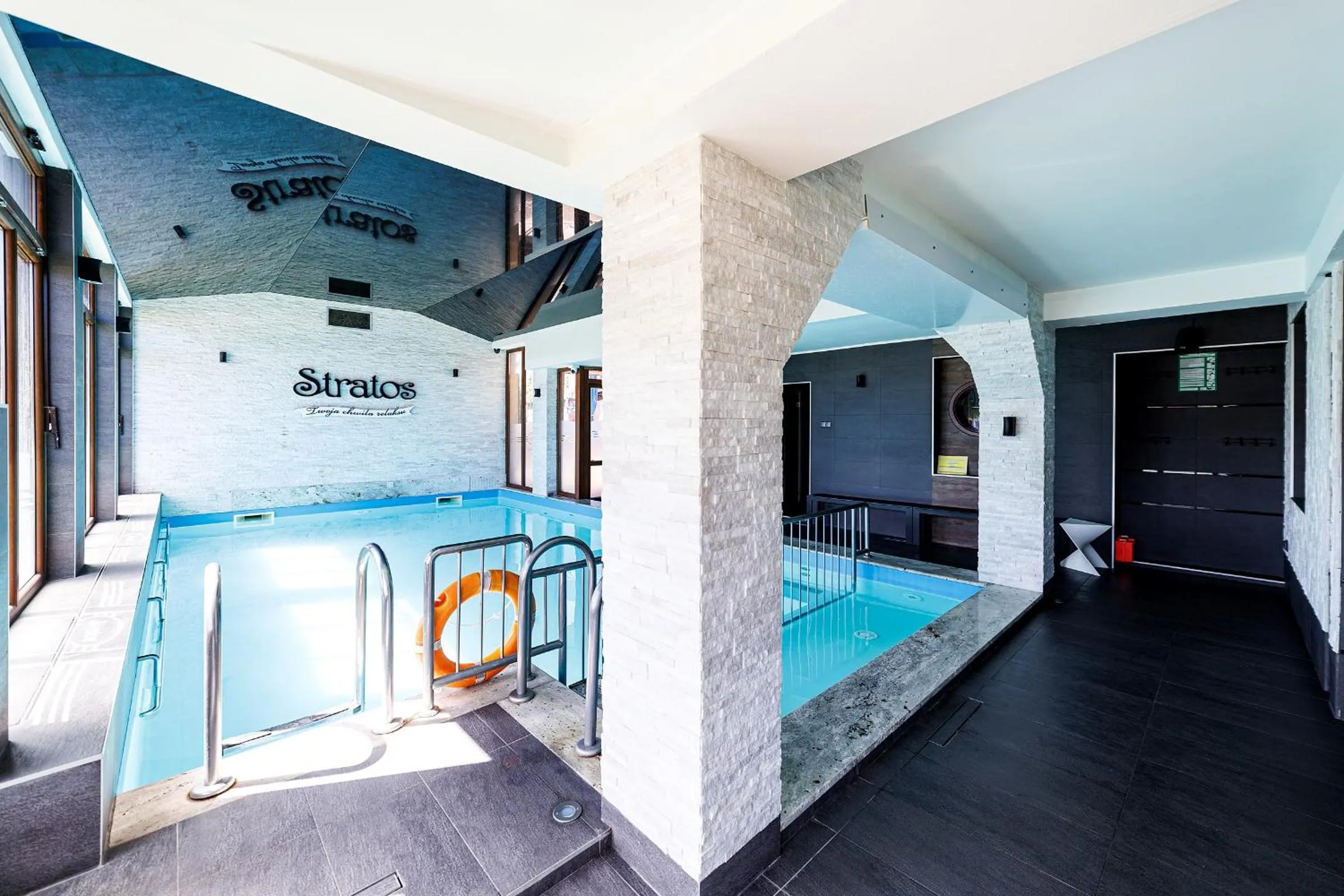 Swimming pool in Stratos