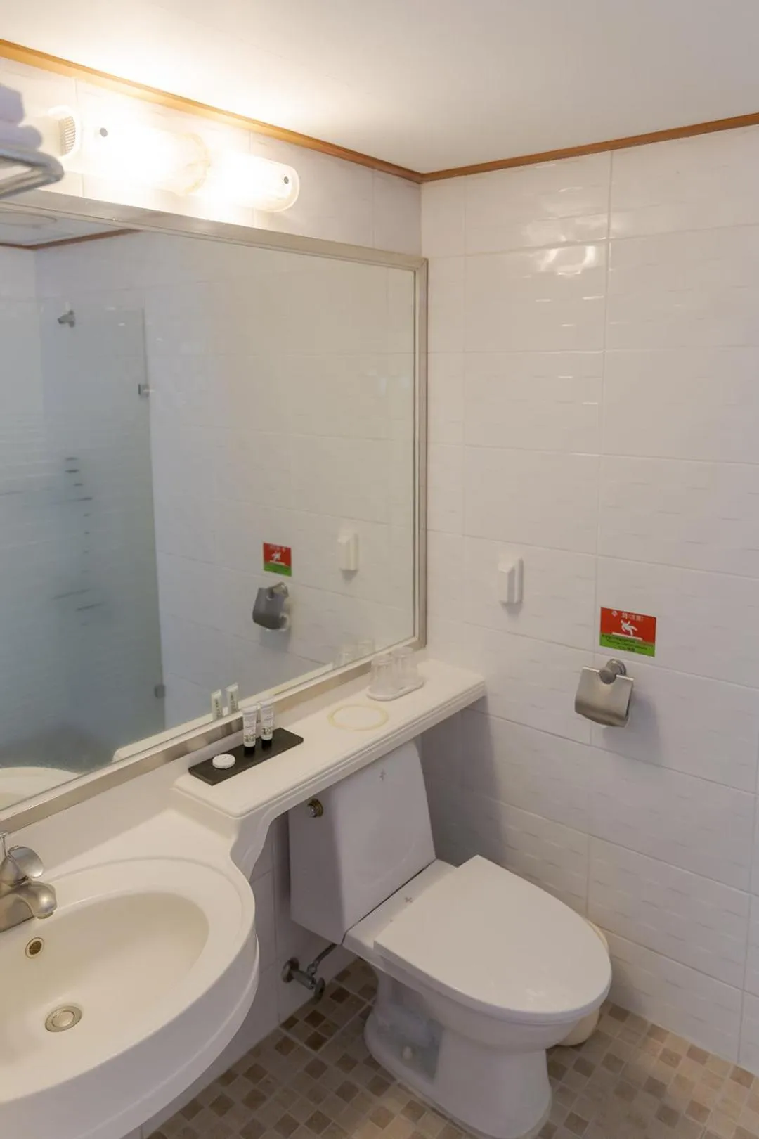 Toilet in Ocean Grand Hotel