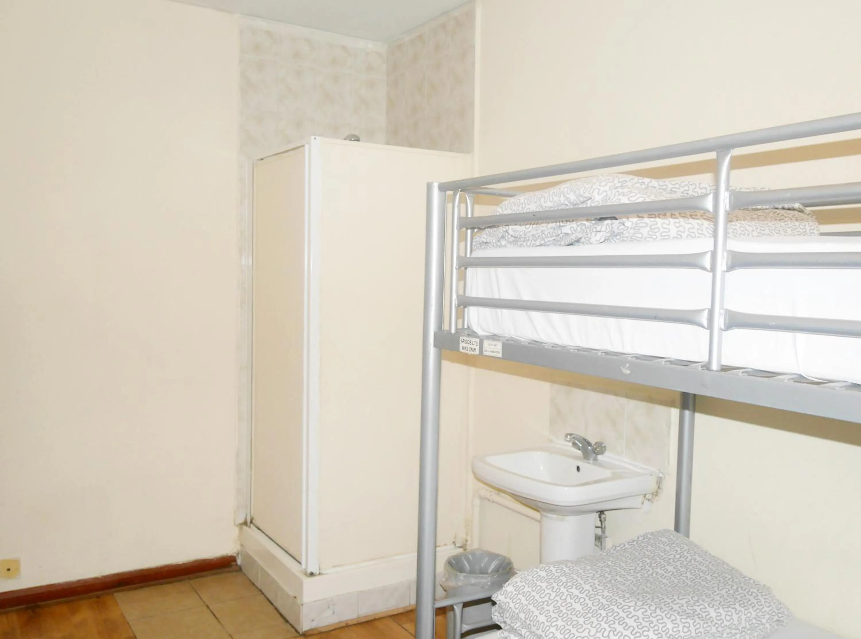 Bedroom in Kensal Green Backpackers 2