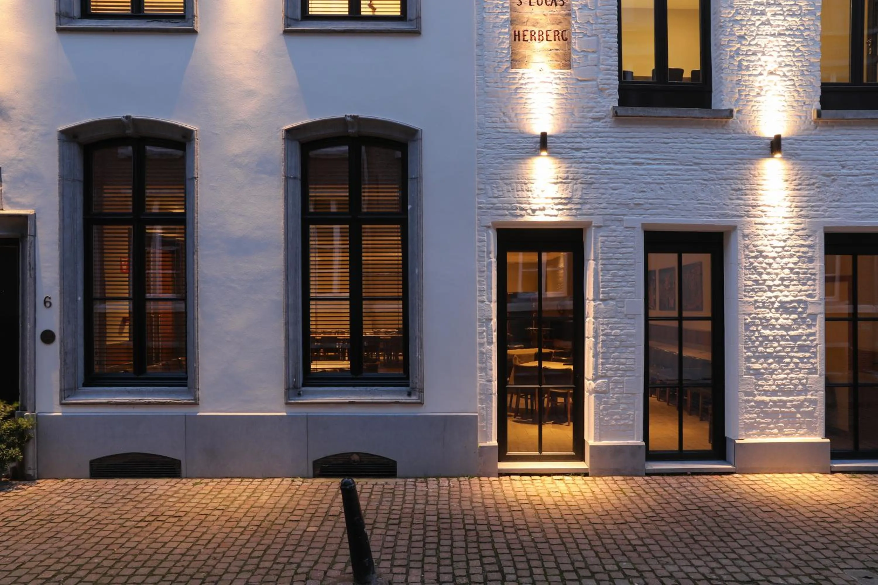 Property building in Hotel Hof van Aragon
