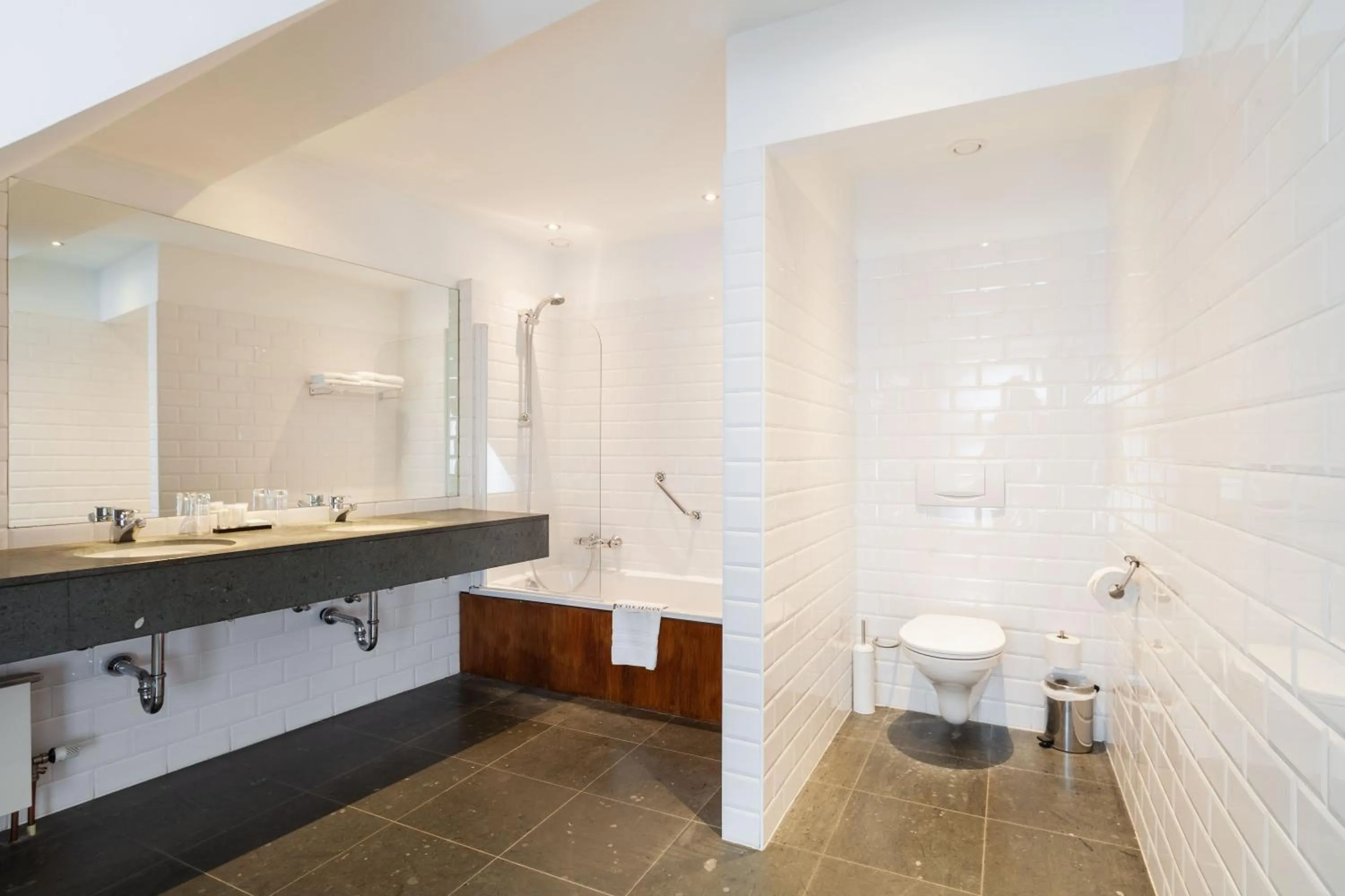 Bathroom in Hotel Hof van Aragon