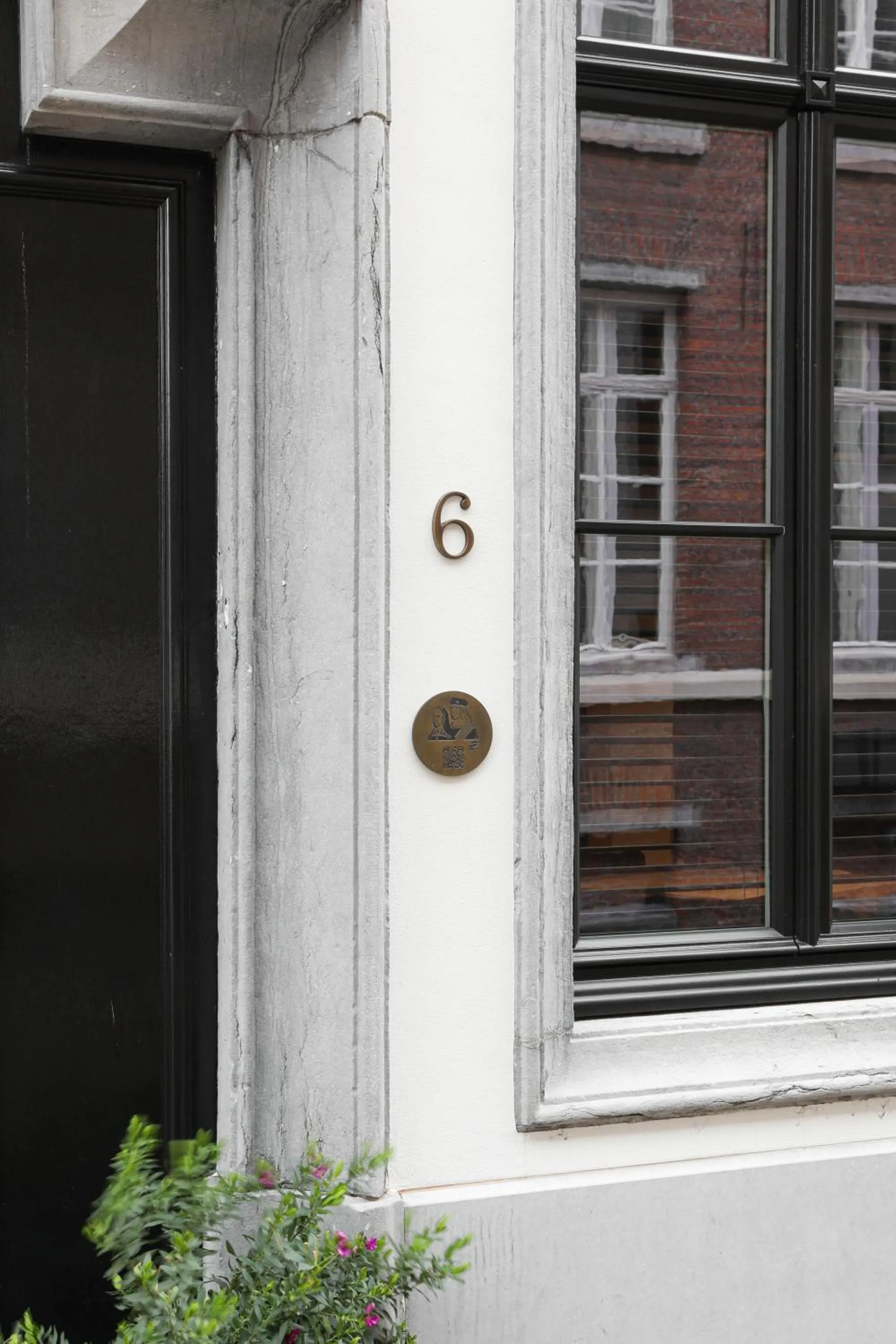 Facade/entrance in Hotel Hof van Aragon