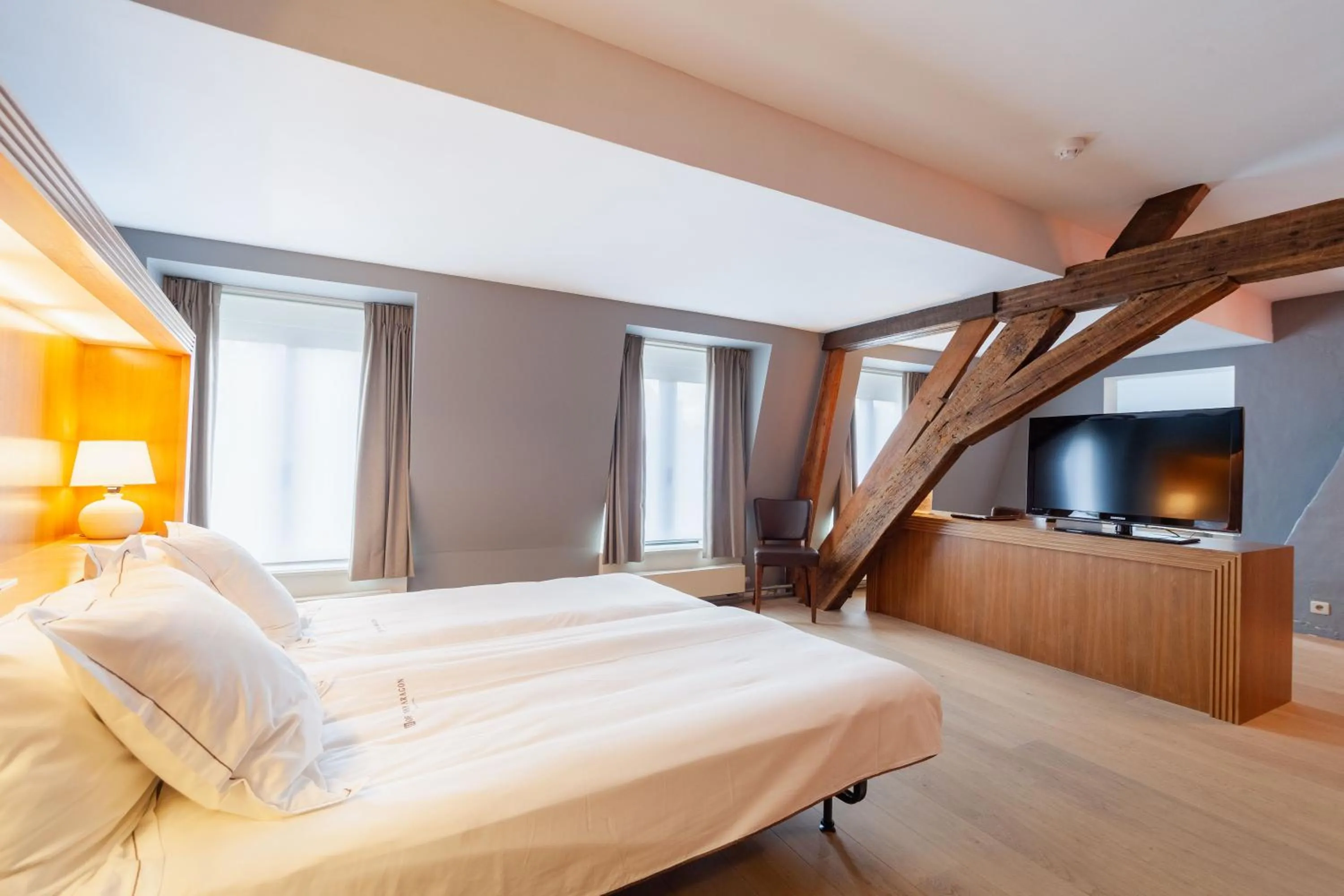 Photo of the whole room, Bed in Hotel Hof van Aragon