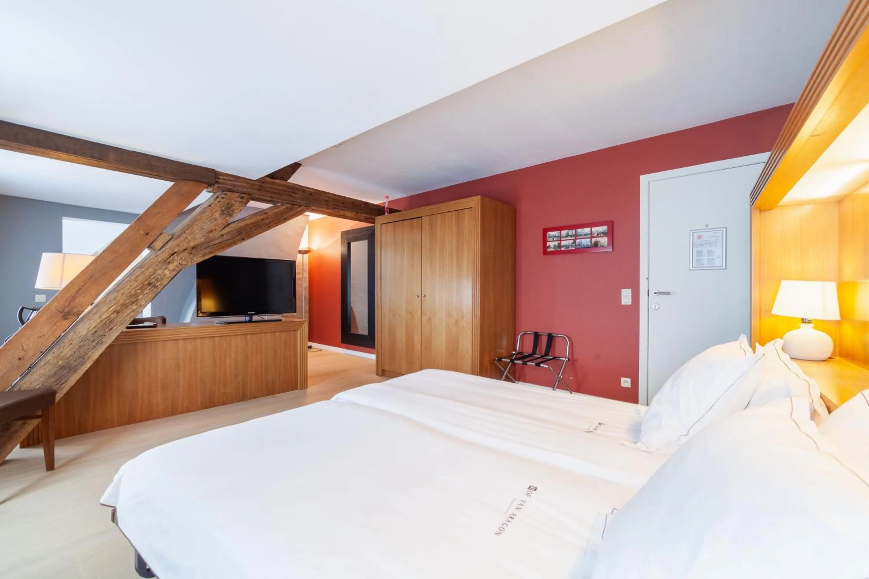 Photo of the whole room, Bed in Hotel Hof van Aragon