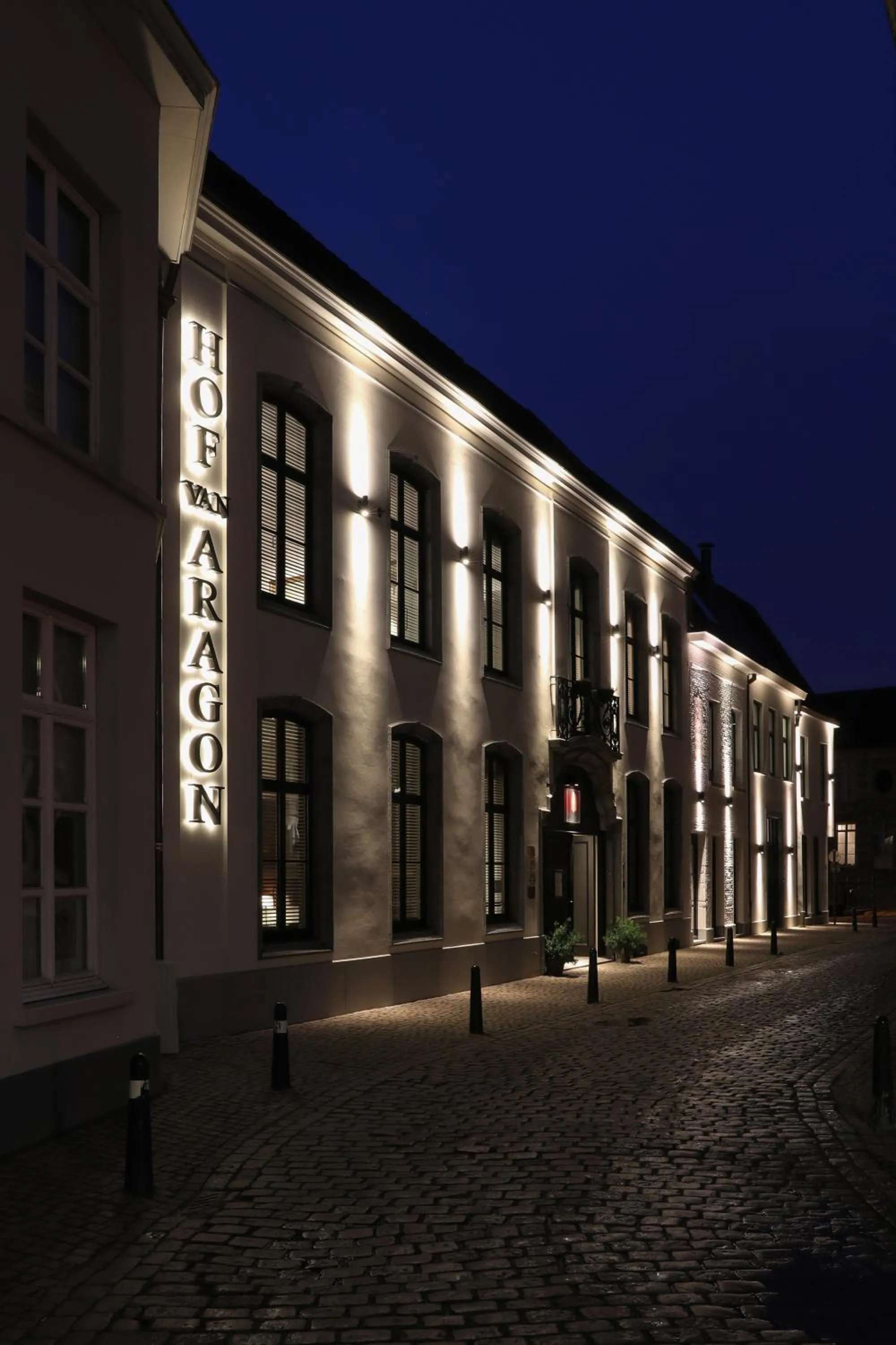 Property building in Hotel Hof van Aragon