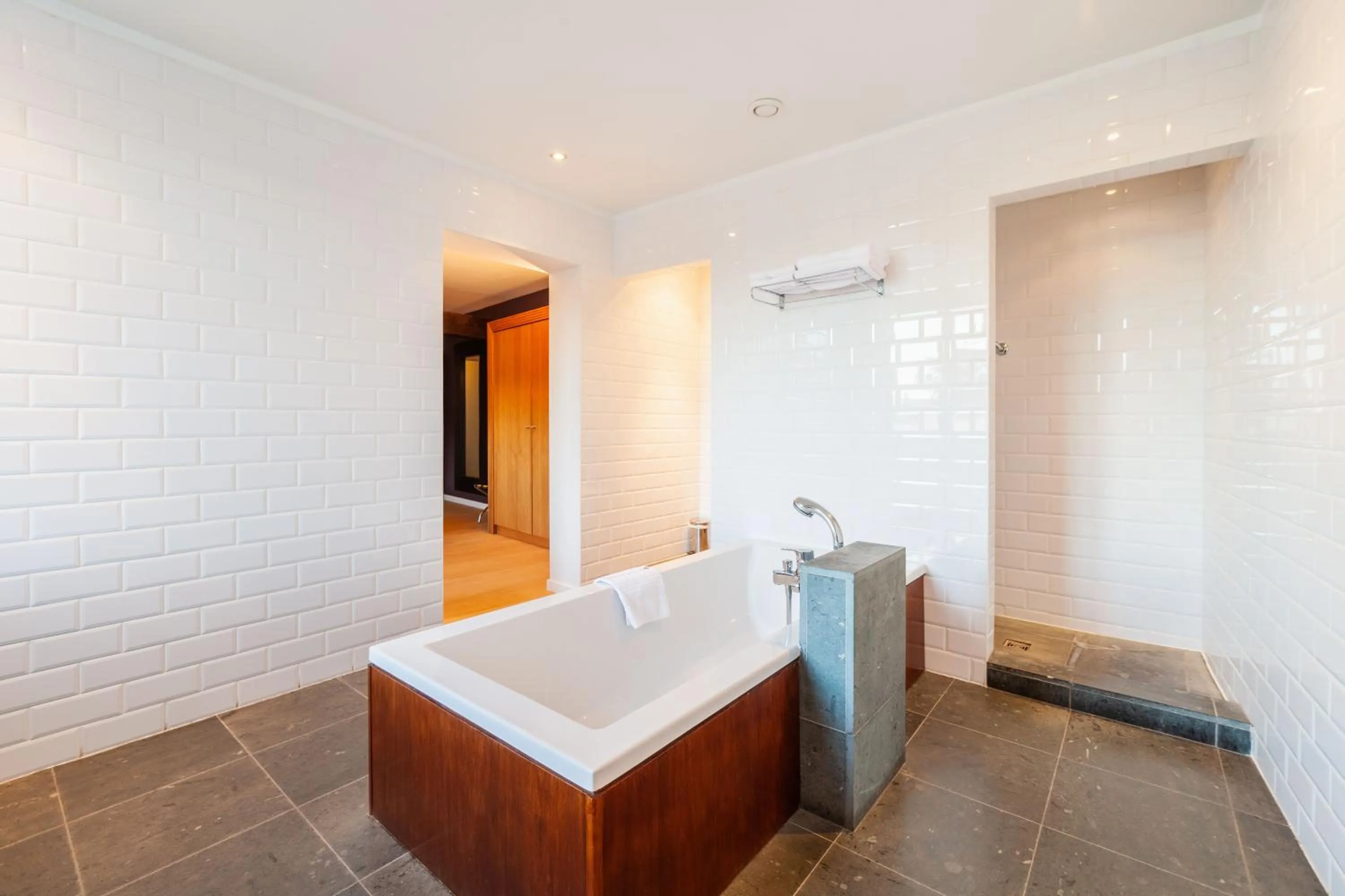 Bathroom in Hotel Hof van Aragon