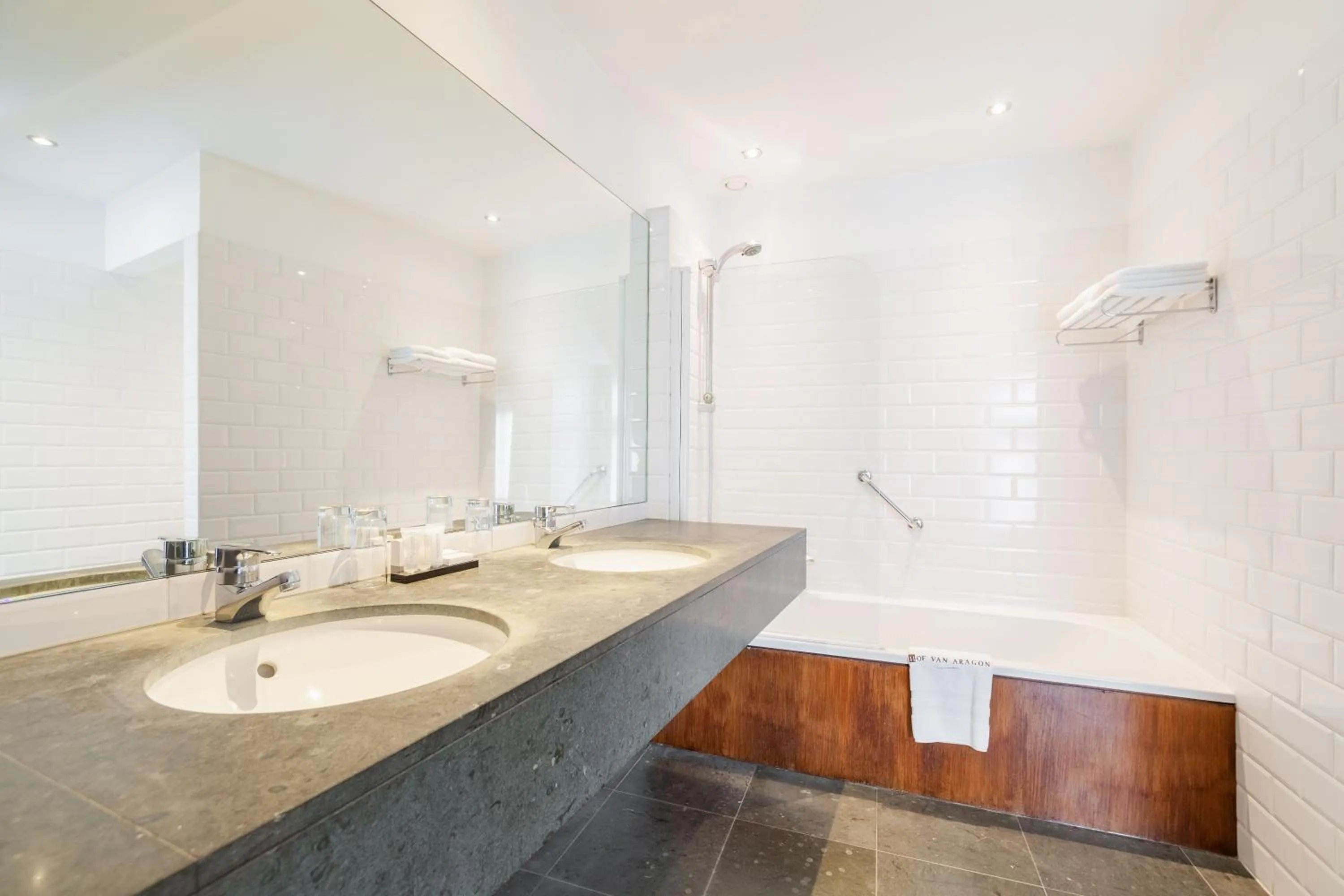 Bathroom in Hotel Hof van Aragon