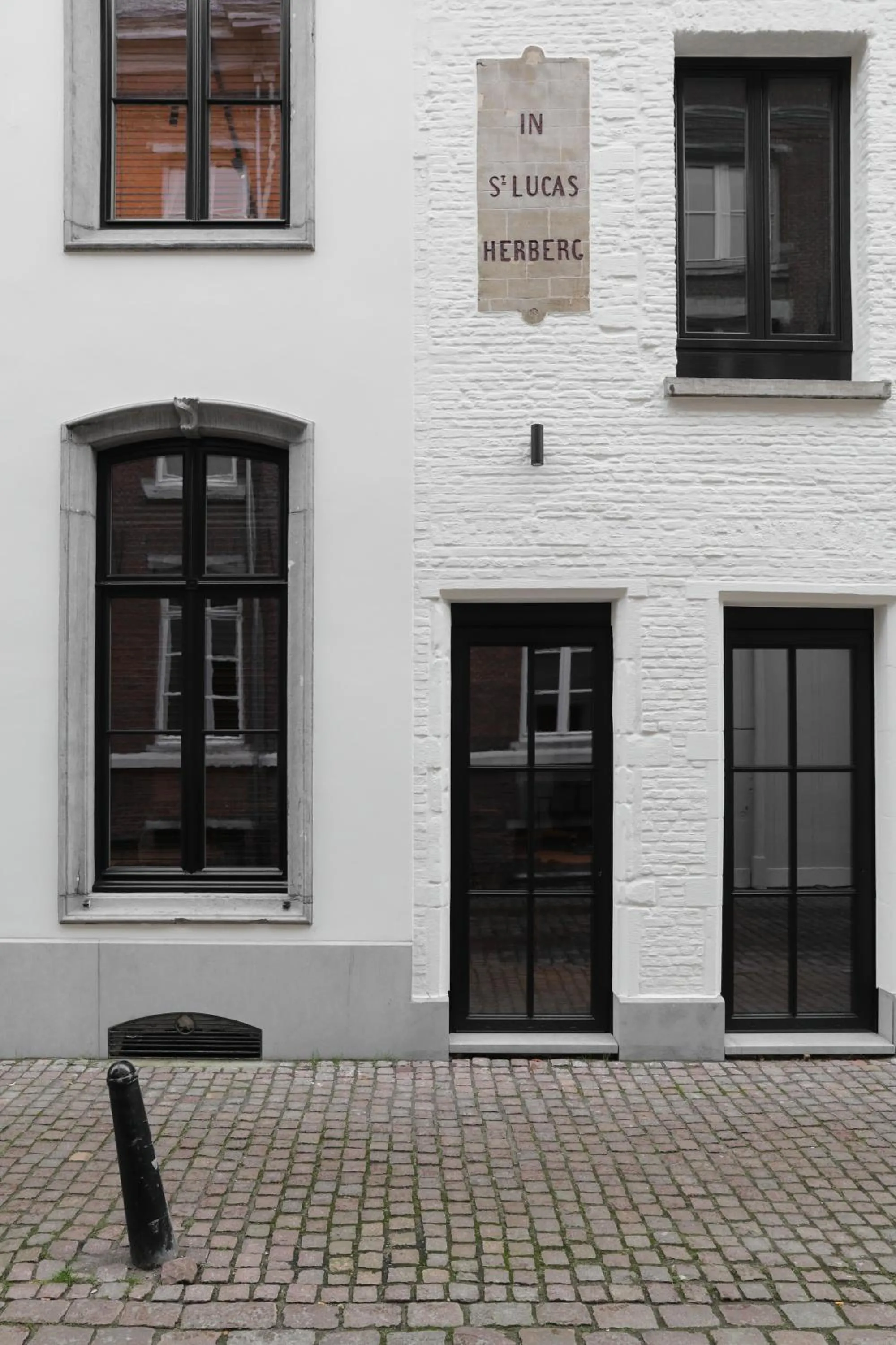 Property building in Hotel Hof van Aragon