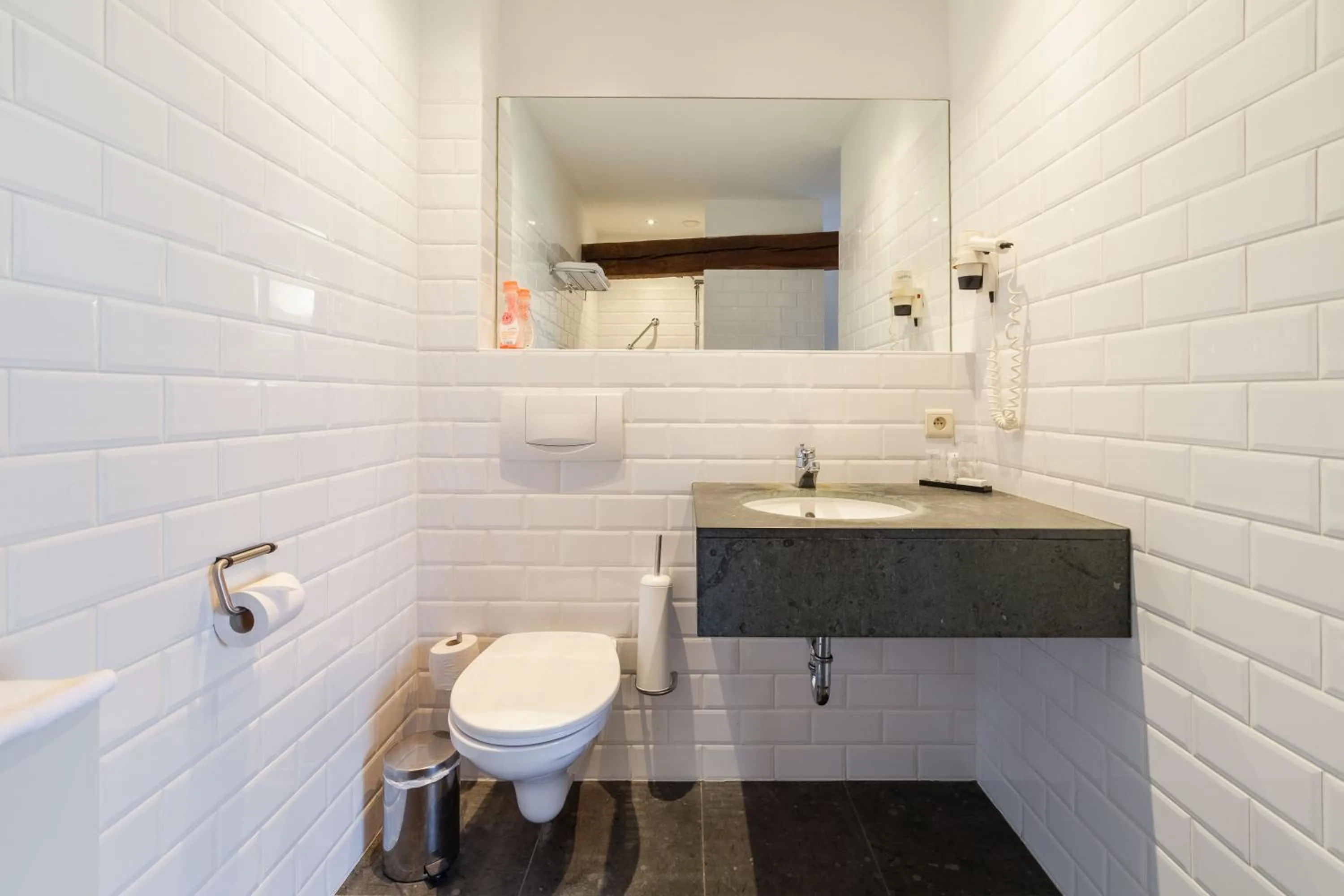 Bathroom in Hotel Hof van Aragon