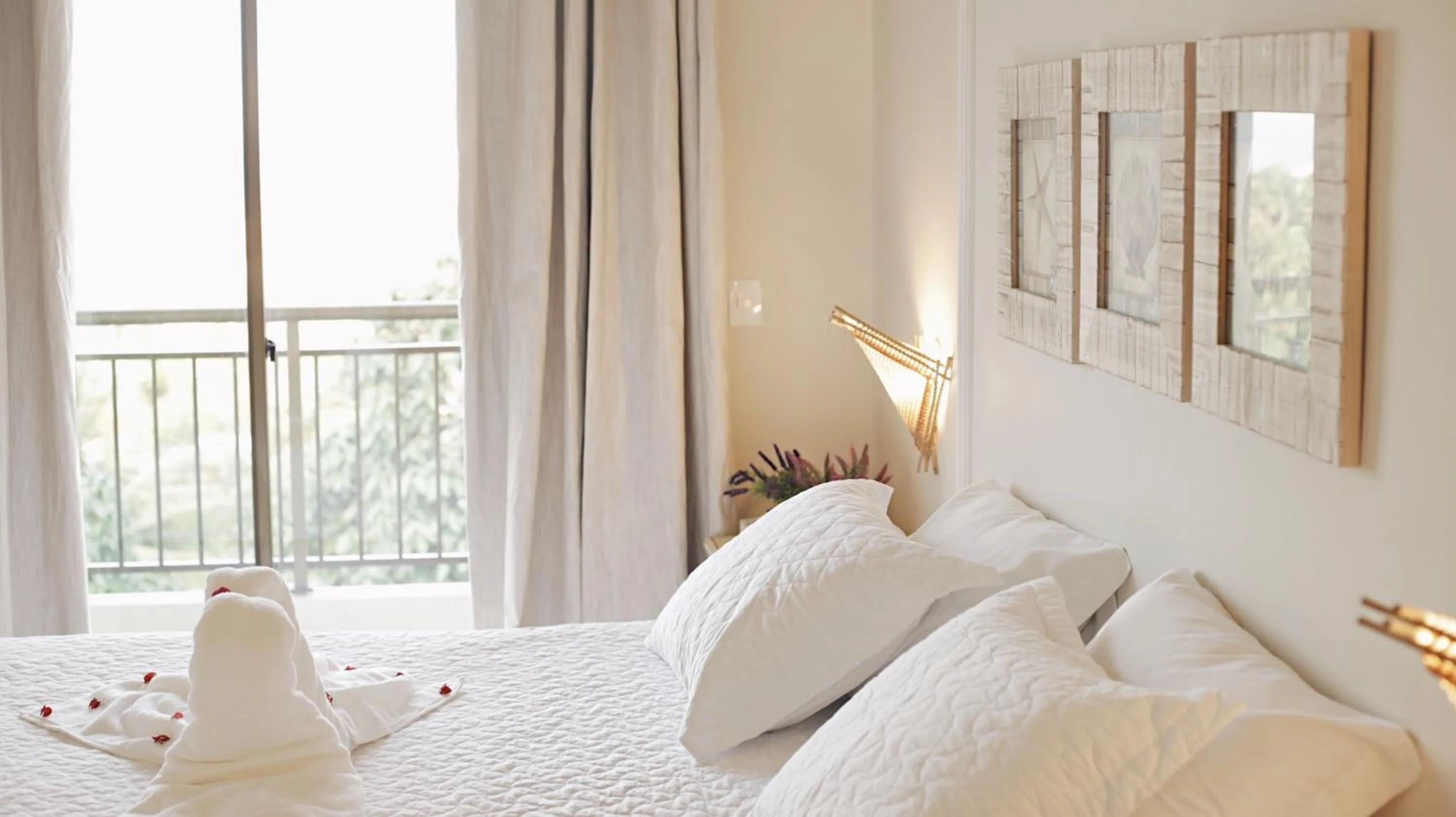 Bedroom, Bed in Hotel Santuário das Águias by Nobile