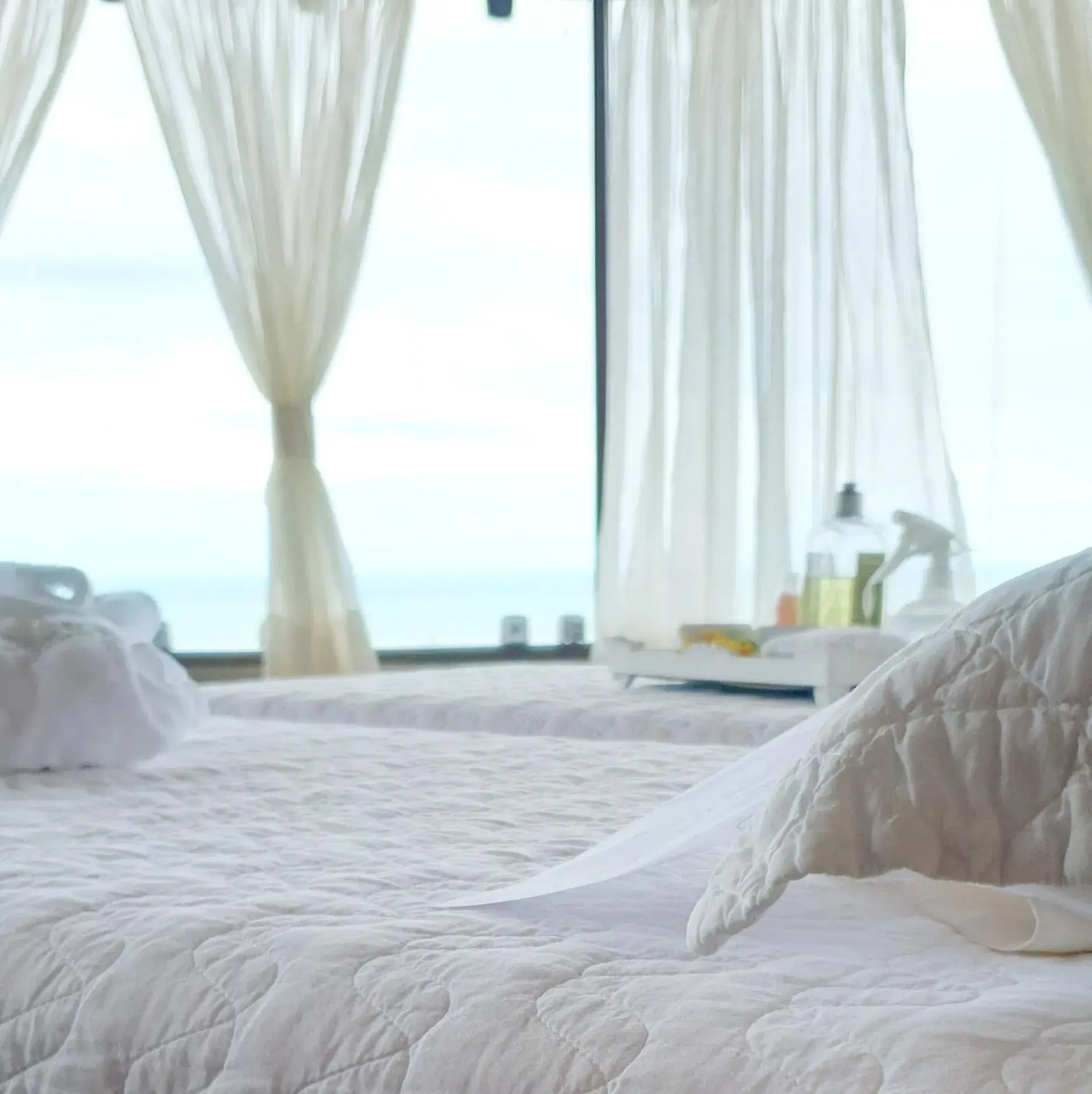 Hot Tub, Bed in Hotel Santuário das Águias by Nobile Hot Tub, Bed in Hotel Santuário das Águias by Nobile