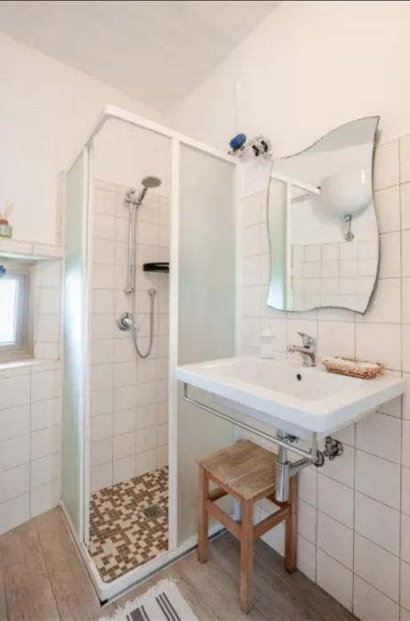 Shower in Norma House on the Rocks