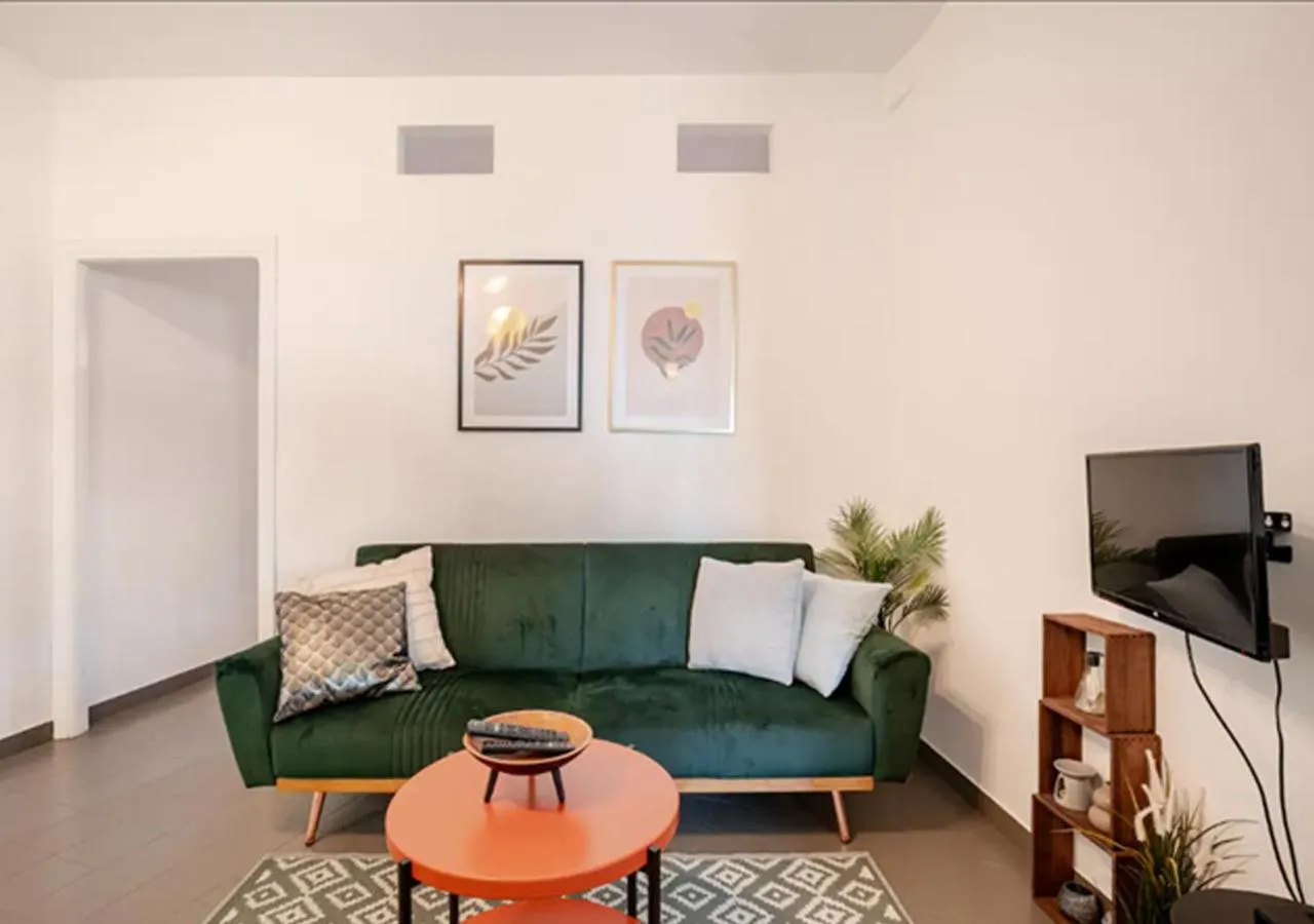 Communal lounge/ TV room in Norma House on the Rocks