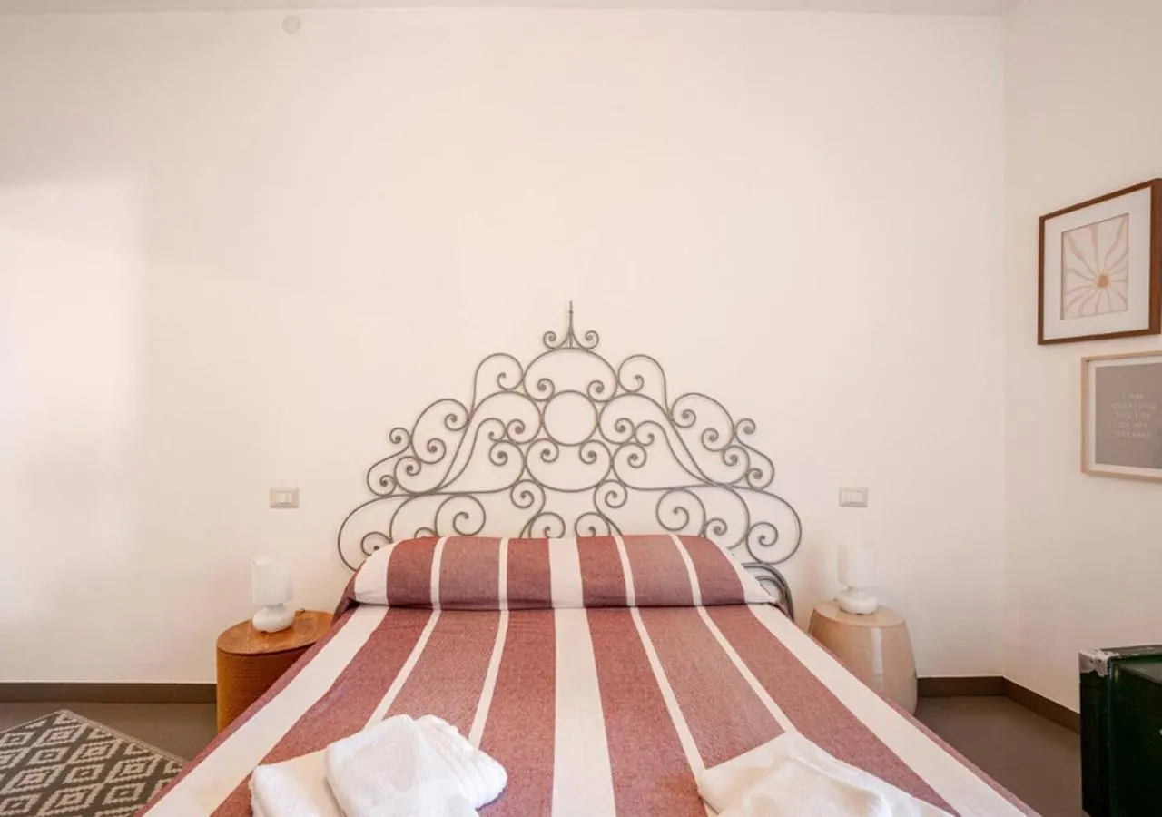 Bed in Norma House on the Rocks
