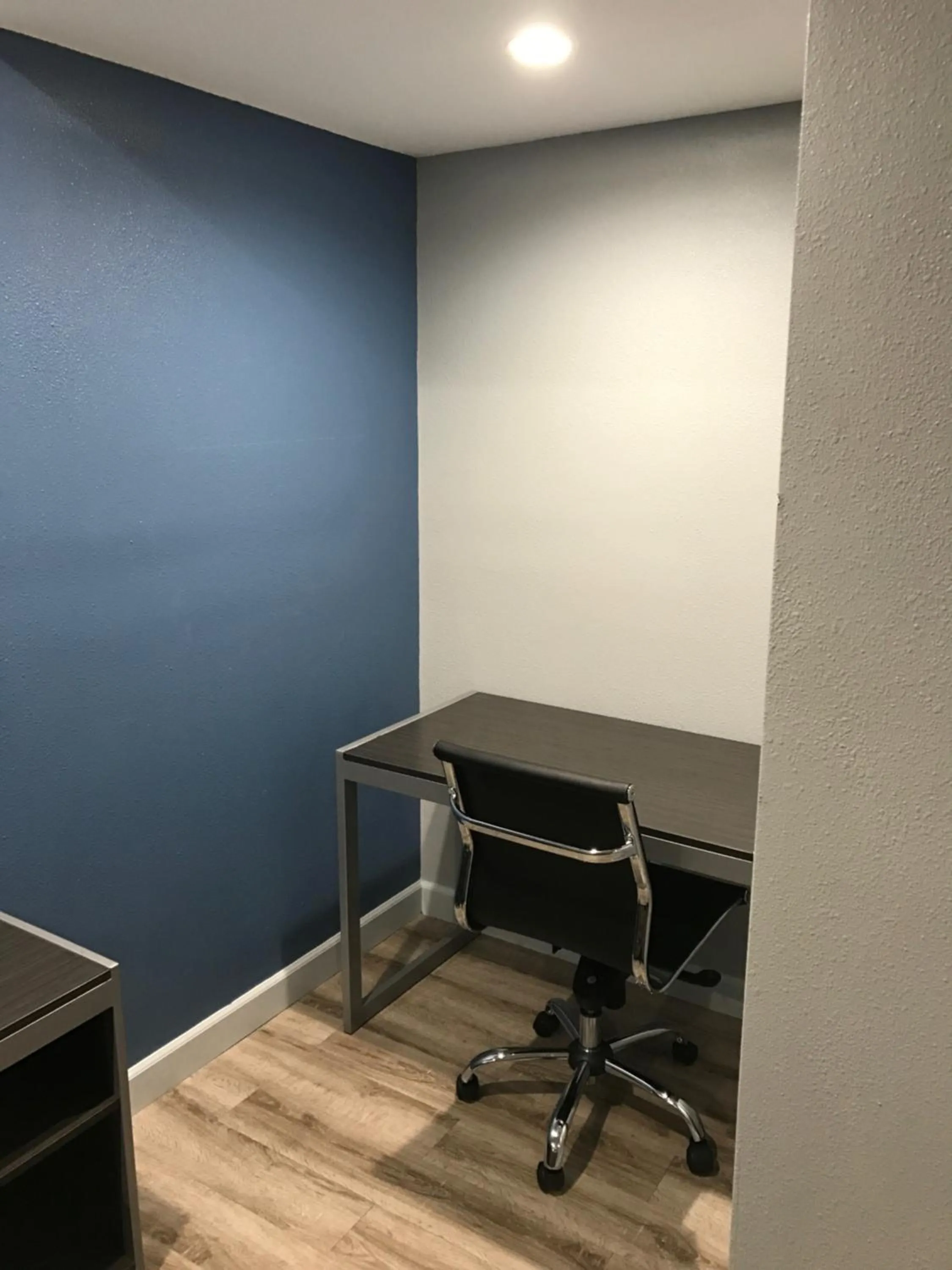 Decorative detail in Empire Inn