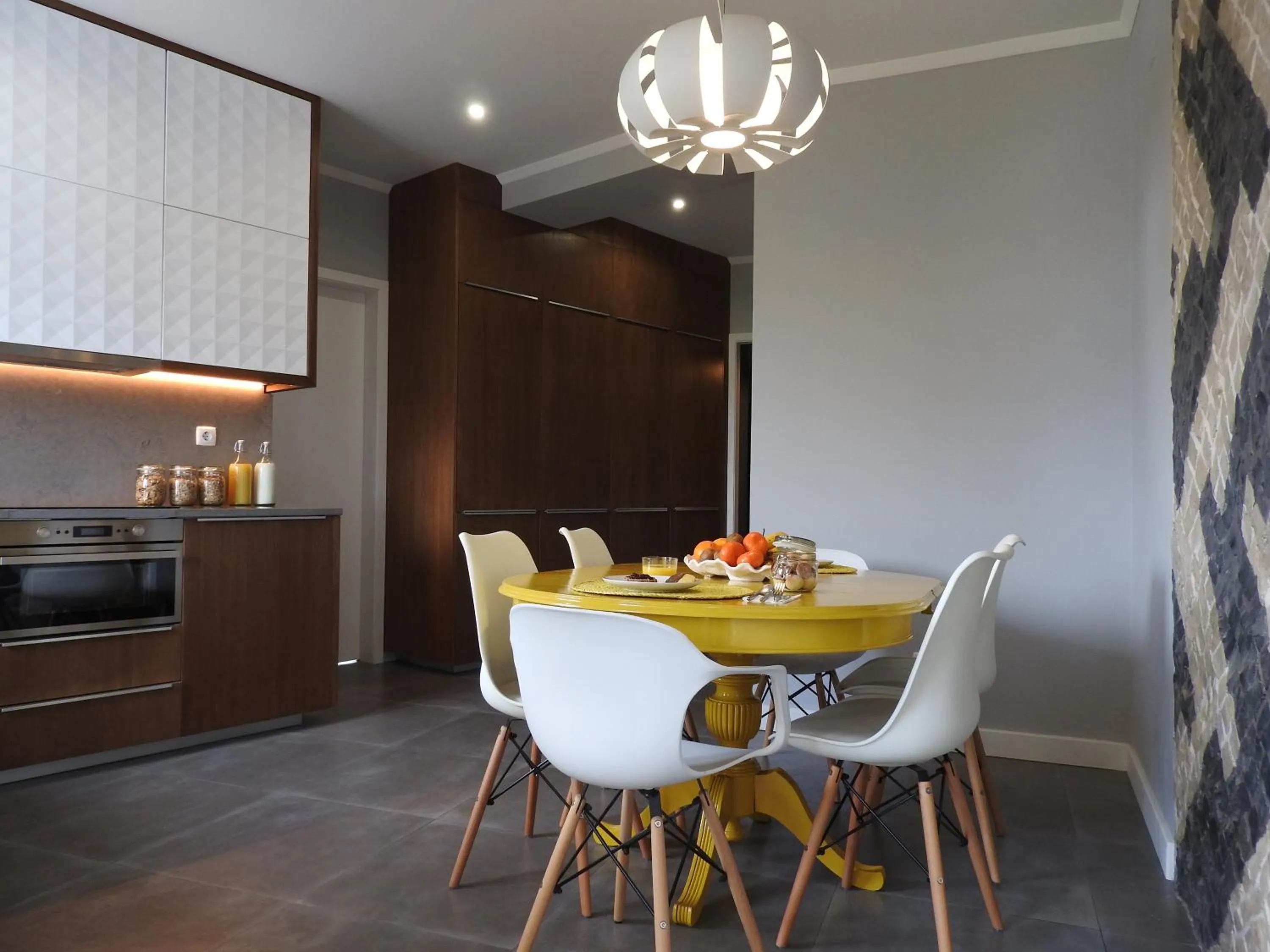 Communal kitchen in Lisbon Airport Hostel