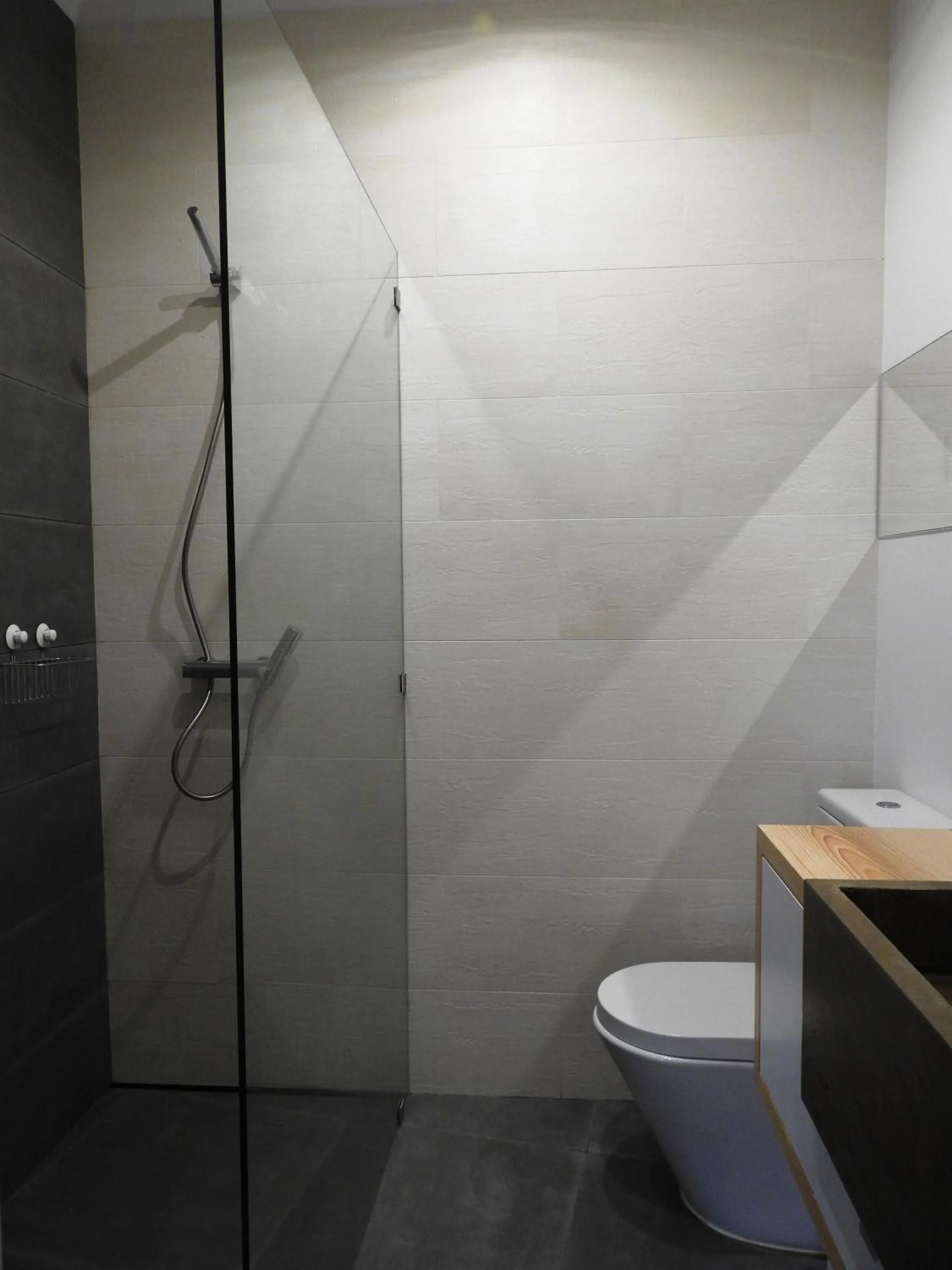 Bathroom in Lisbon Airport Hostel