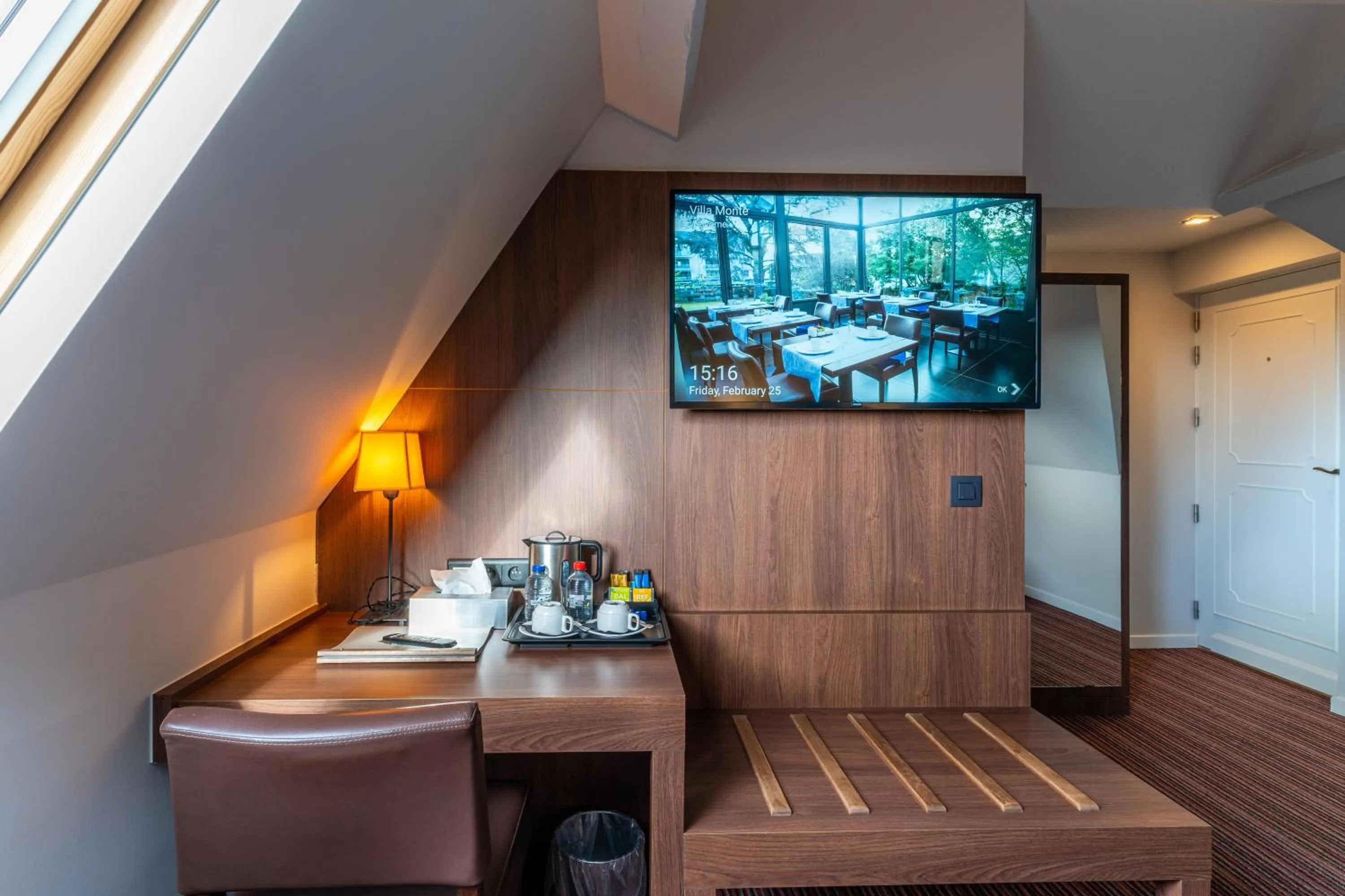 TV and multimedia in Hotel Villa Monte