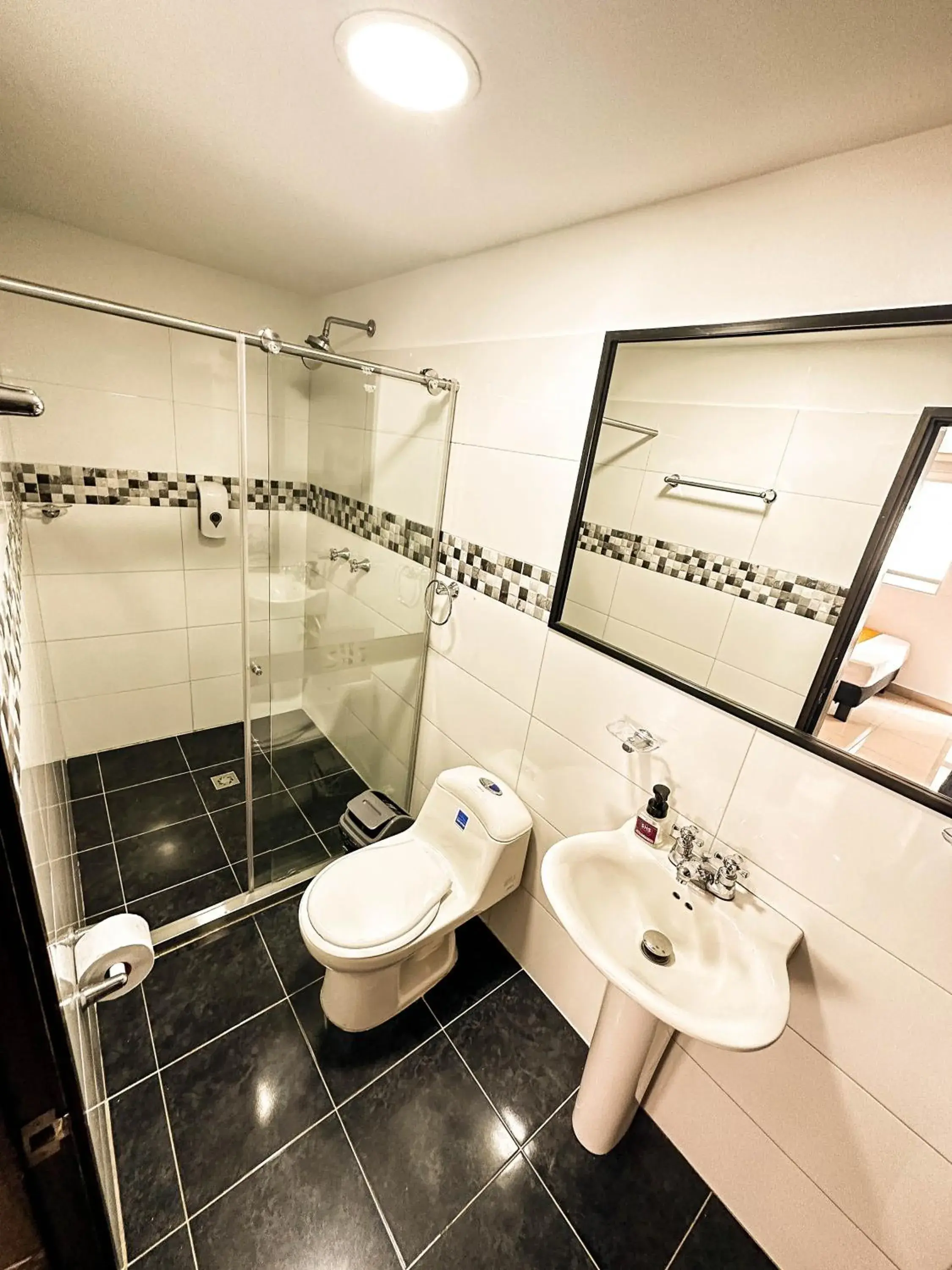 Twin Room - single occupancy in Sixth House Suite Twin Room - single occupancy in Sixth House Suite