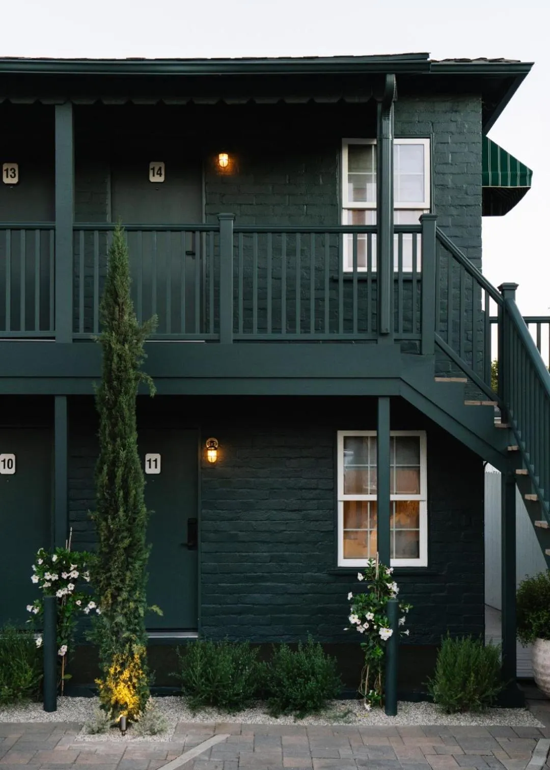 Property building in Le Petit Pali Brentwood