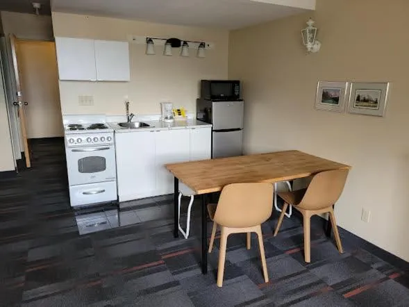 Rundle Mountain Lodge