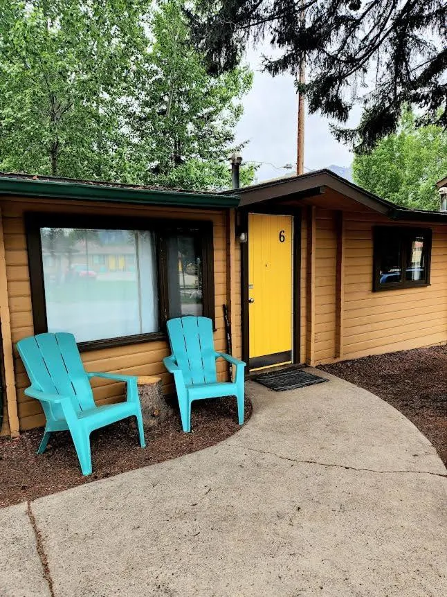 Rundle Mountain Lodge