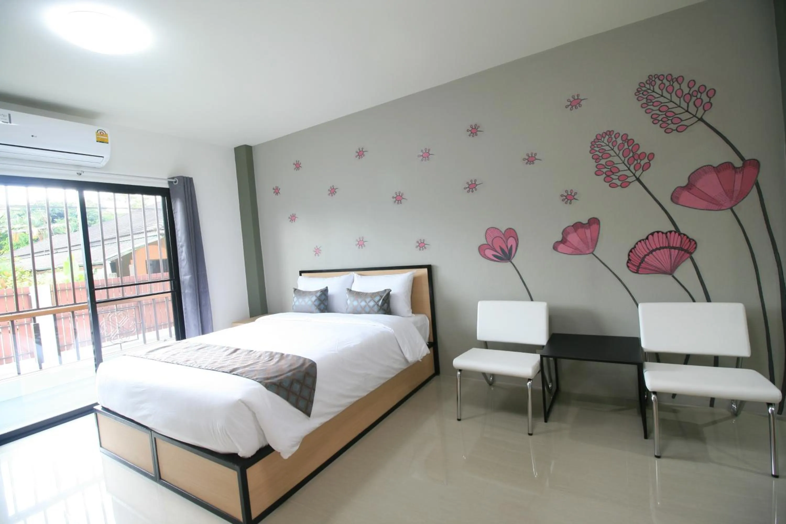 Photo of the whole room, Bed in Sirimunta Hotel Chiang Rai Suite & Residence