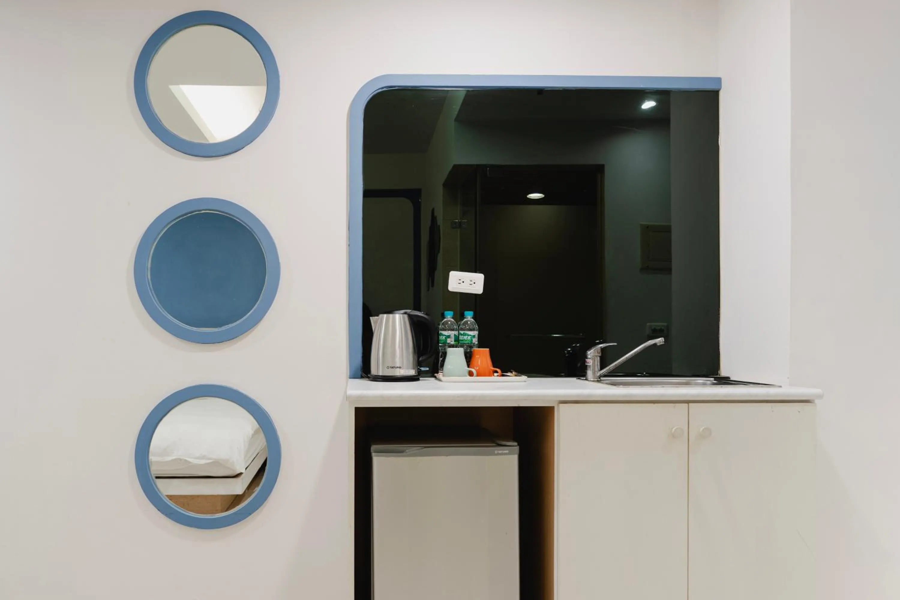 Photo of the whole room in LJ Hotel