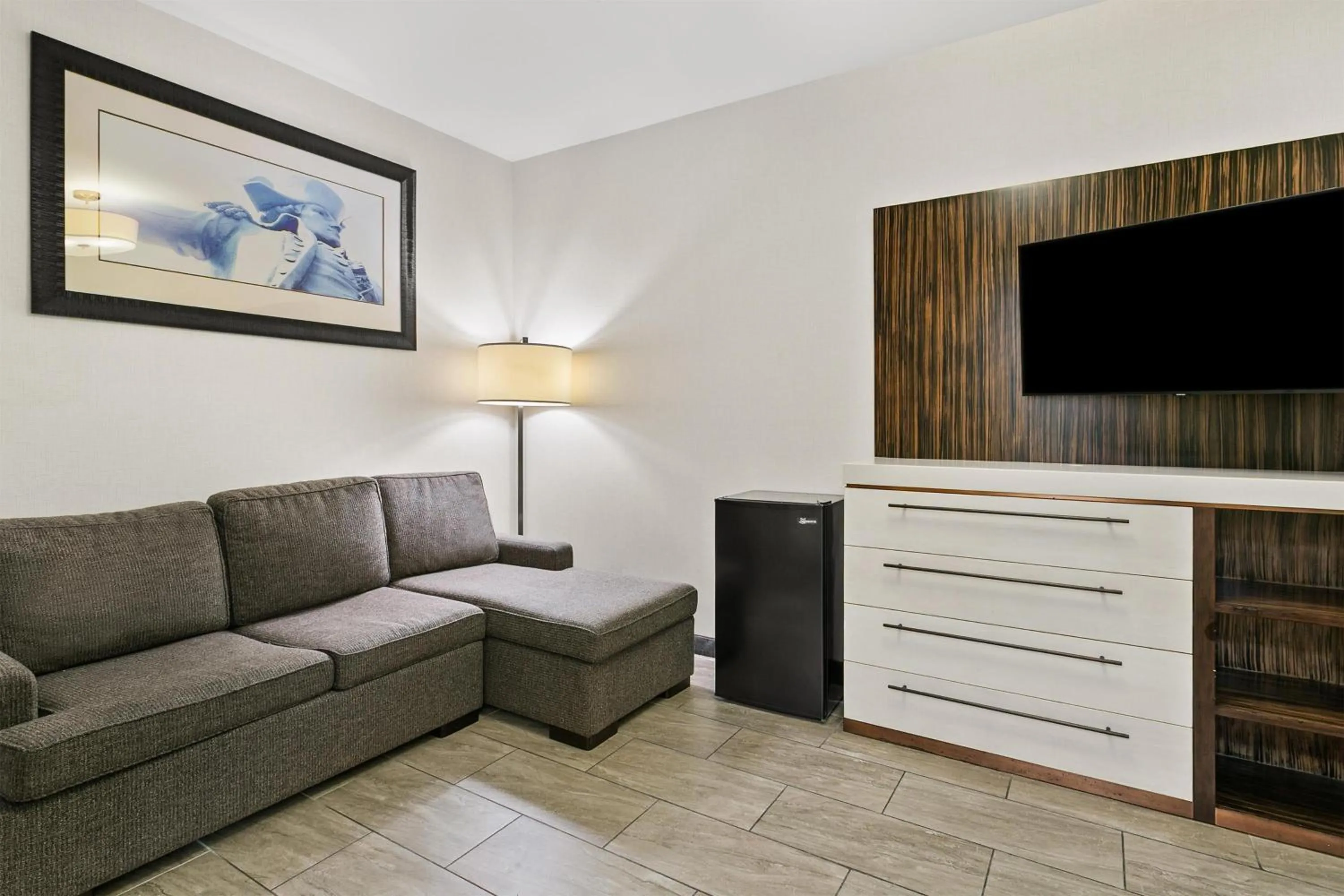 Photo of the whole room in Sonesta Hotel Baltimore Inner Harbor