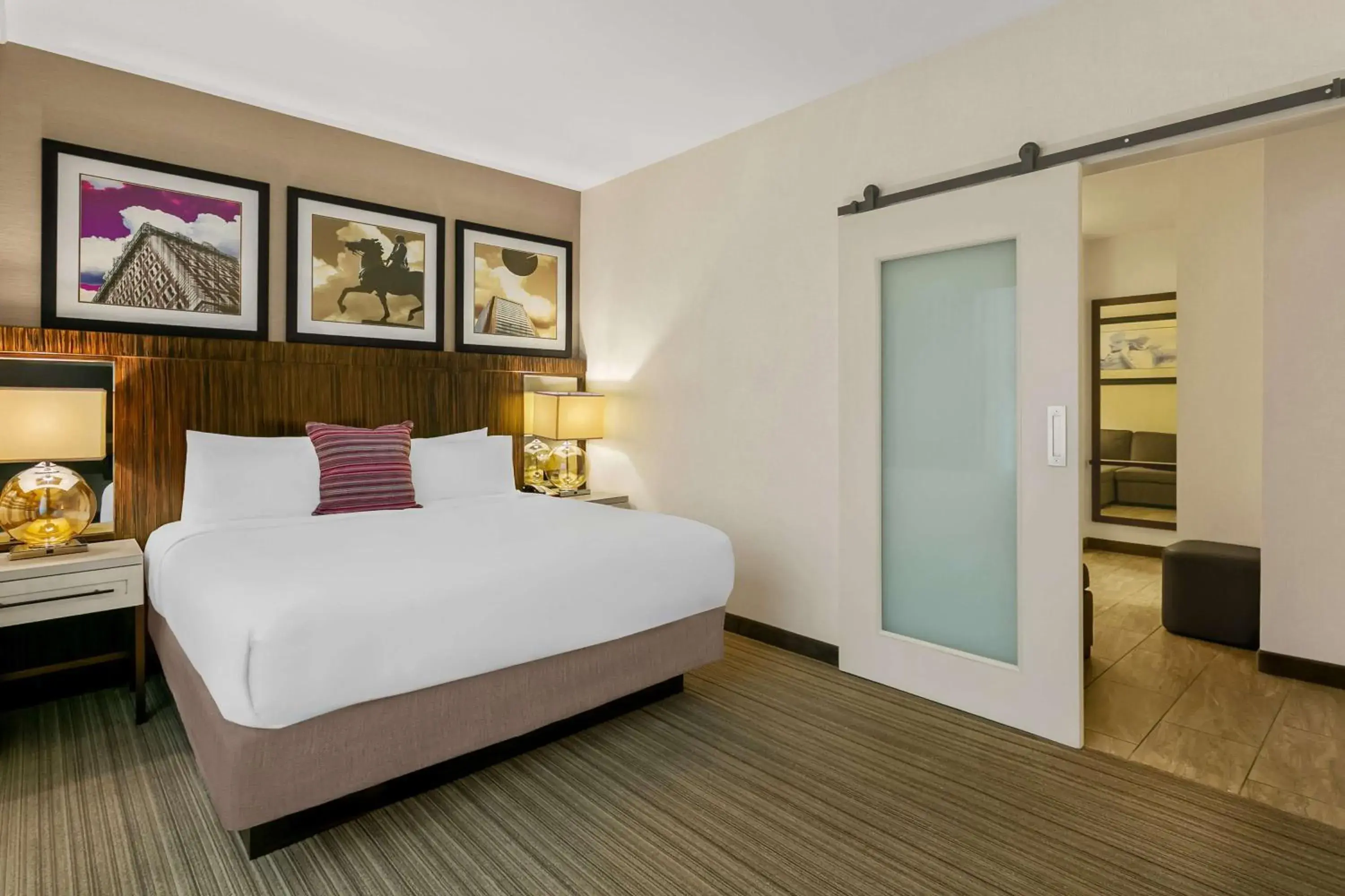Photo of the whole room, Bed in Delta Hotels by Marriott Baltimore Inner Harbor Photo of the whole room, Bed in Delta Hotels by Marriott Baltimore Inner Harbor