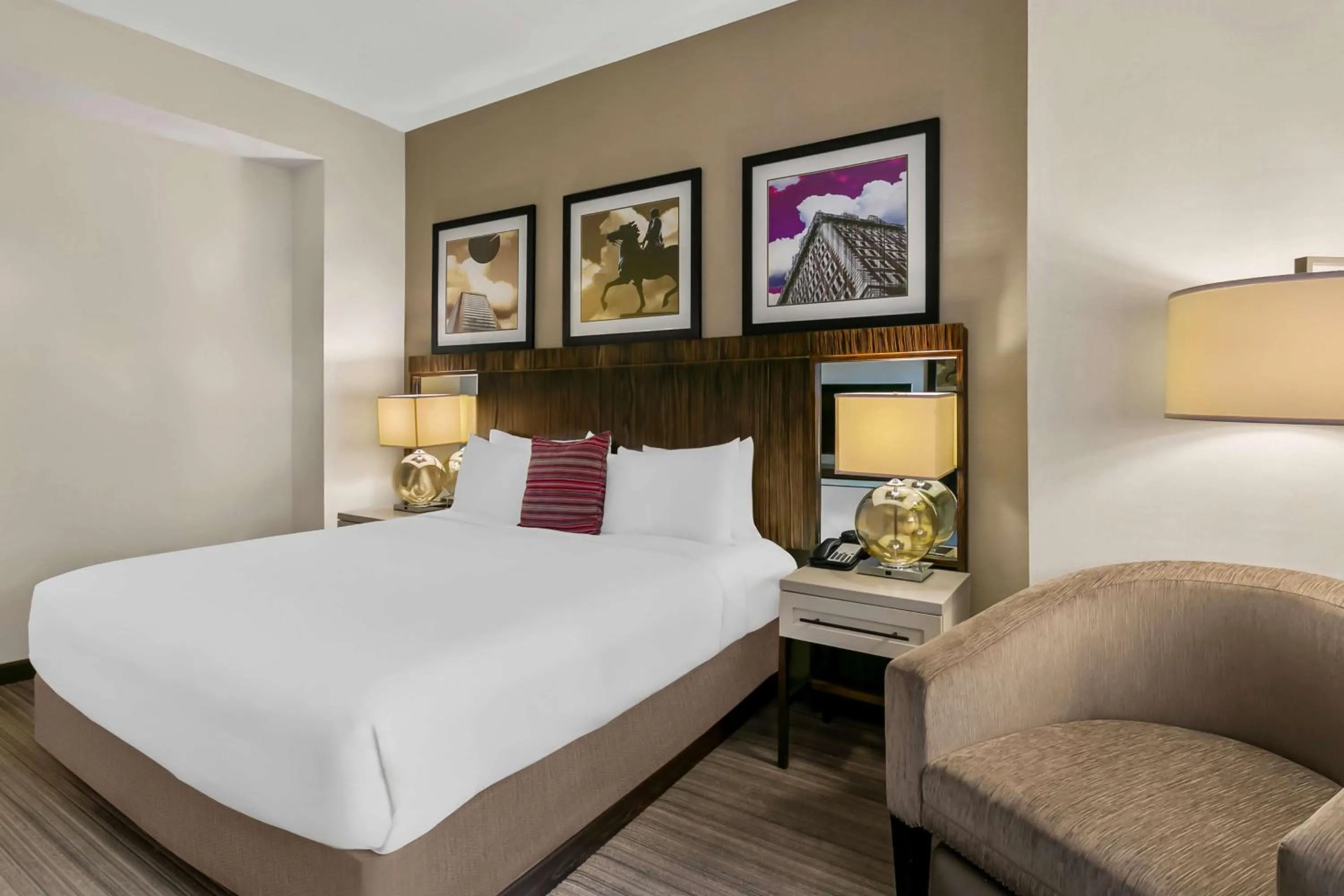 Bedroom, Bed in Delta Hotels by Marriott Baltimore Inner Harbor