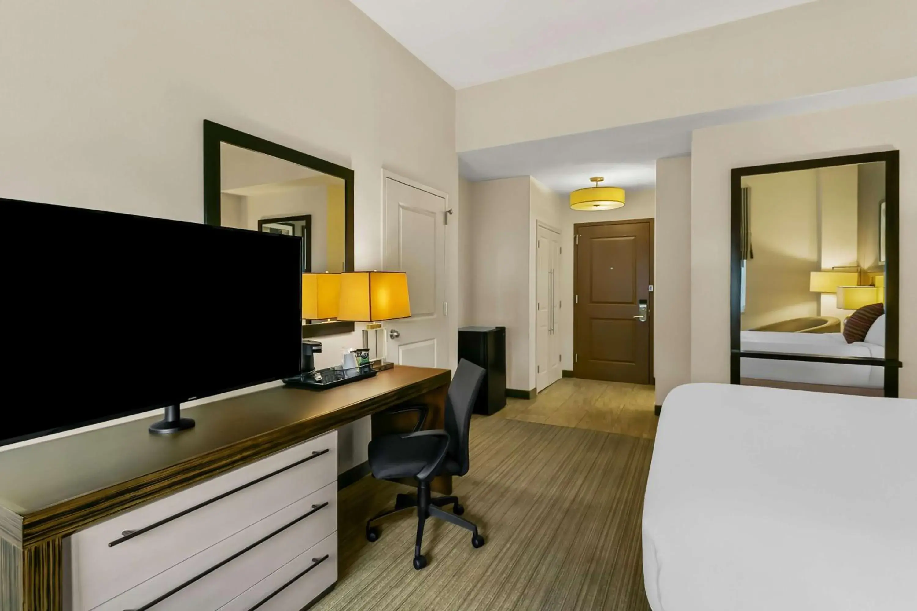Bedroom, Bed in Delta Hotels by Marriott Baltimore Inner Harbor Bedroom, Bed in Delta Hotels by Marriott Baltimore Inner Harbor
