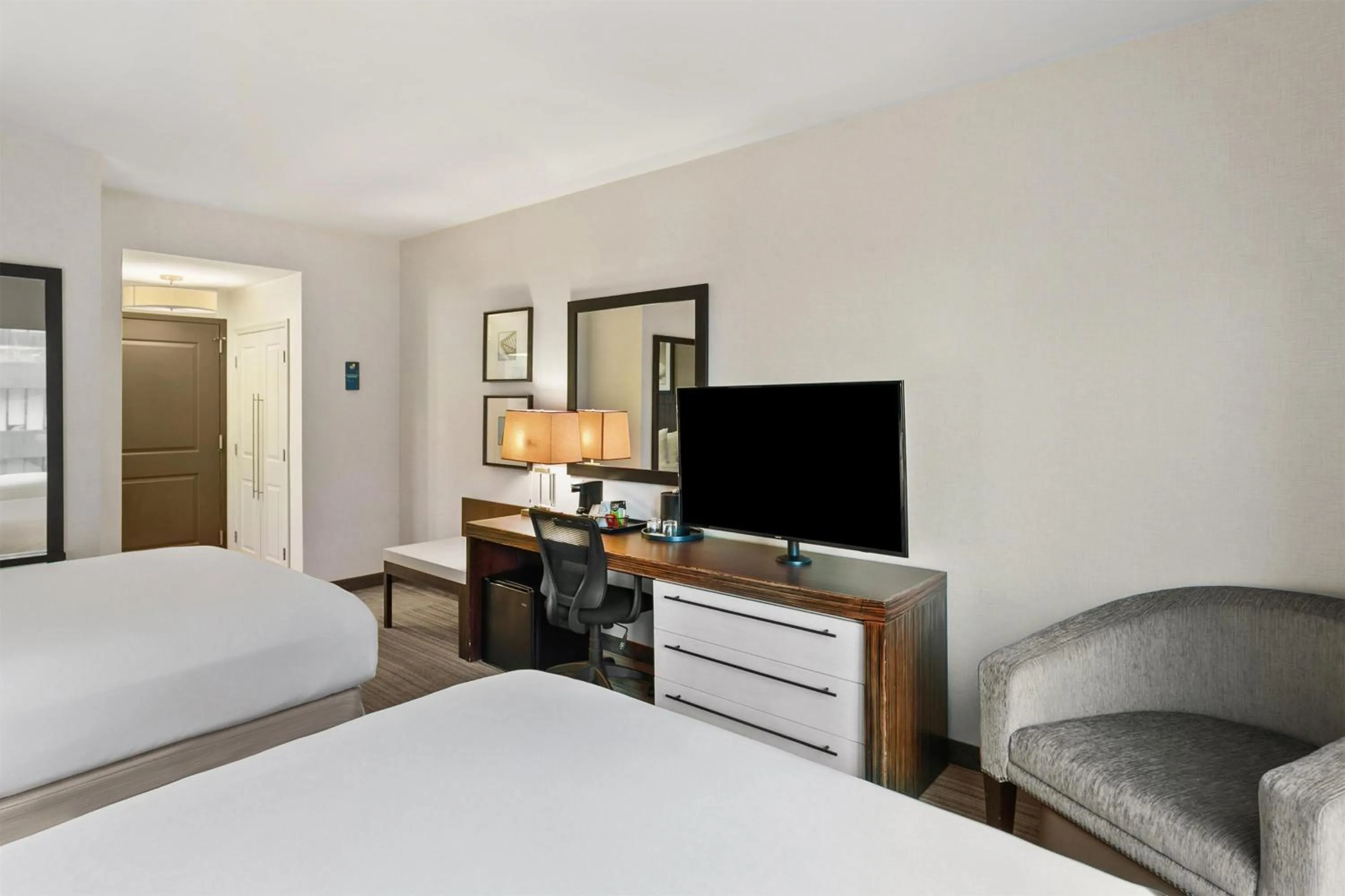 Bedroom, Bed in Sonesta Hotel Baltimore Inner Harbor