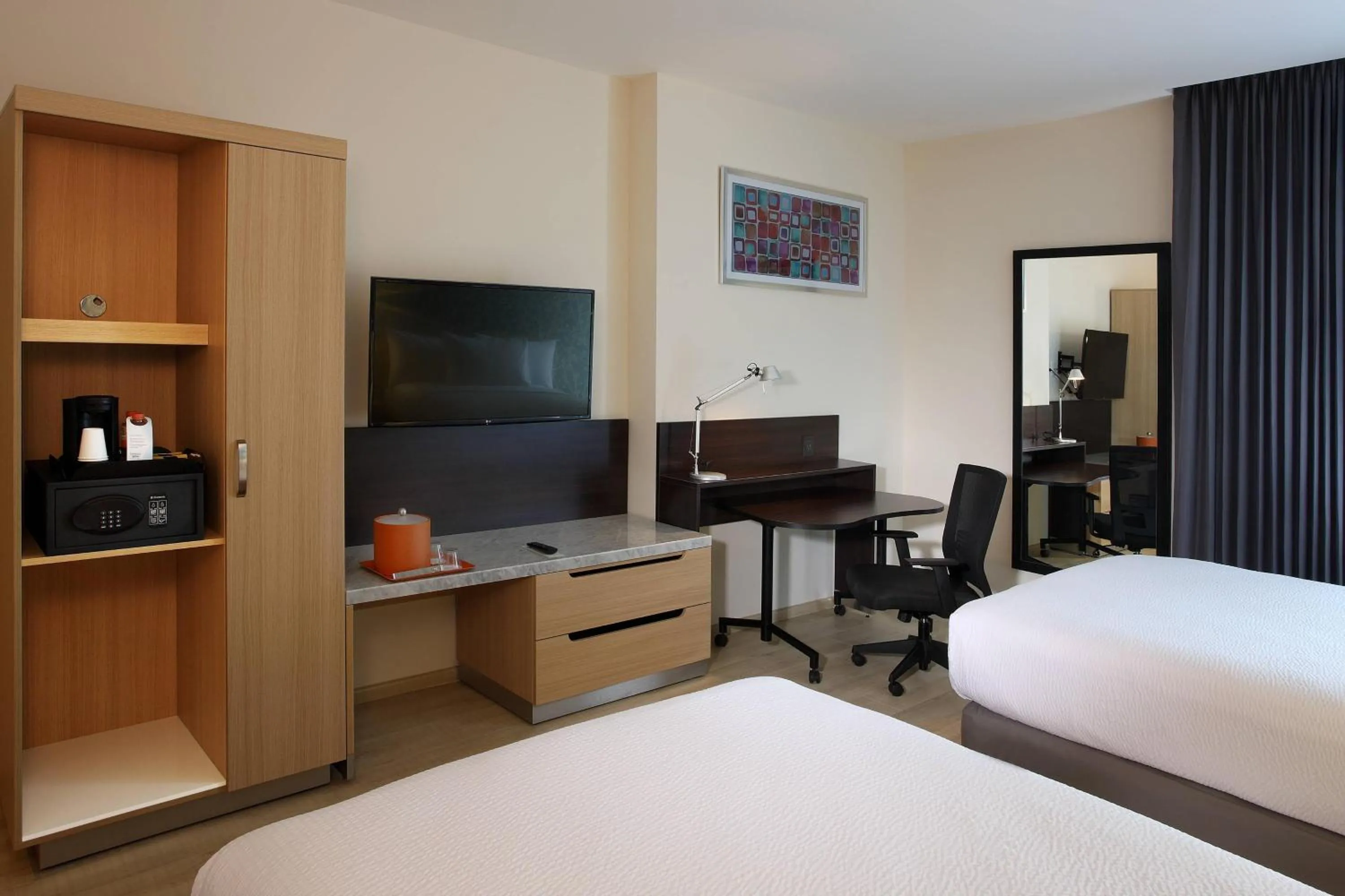 Photo of the whole room, Bed in Fairfield Inn & Suites by Marriott Mexico City Vallejo