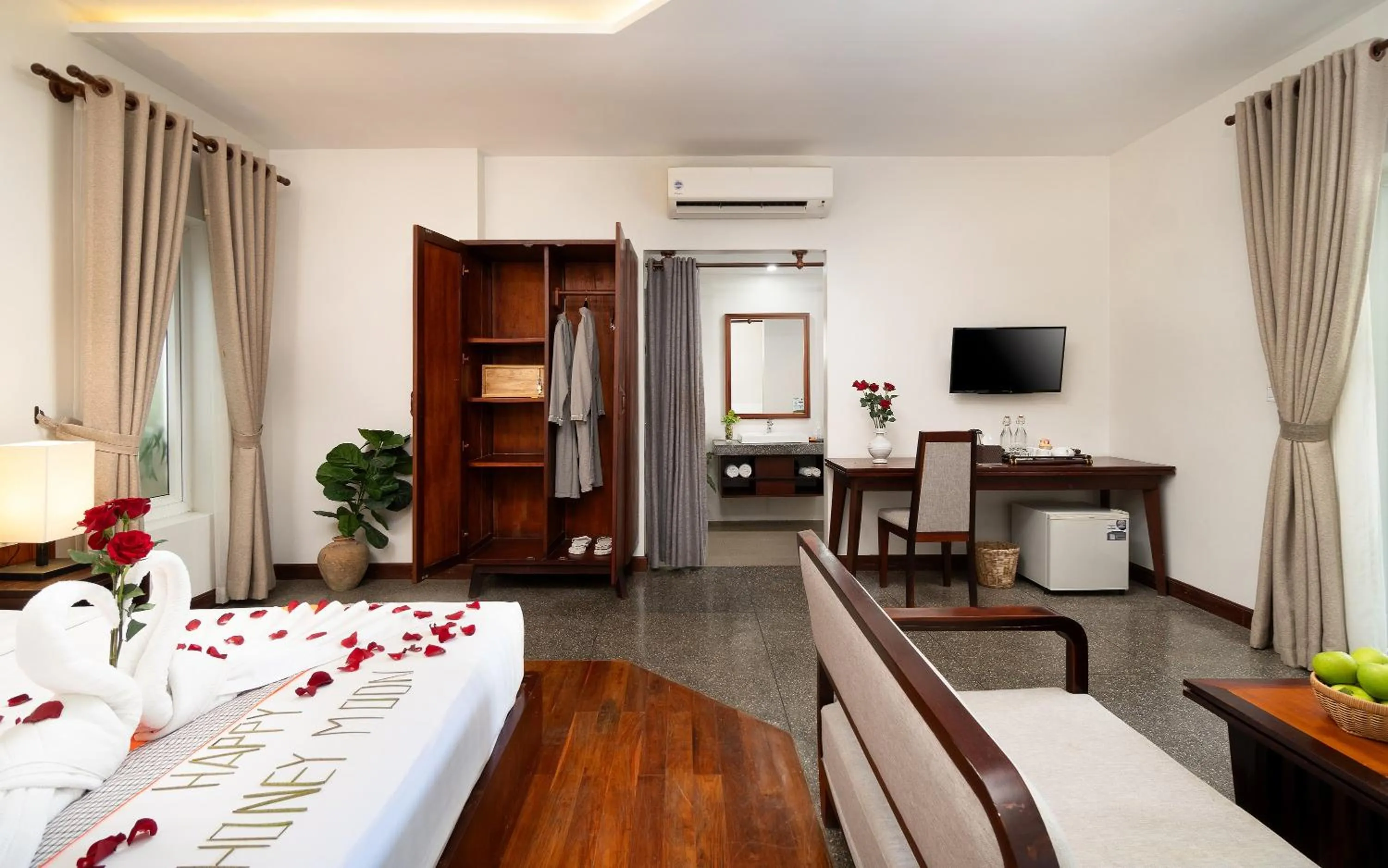 Bed in Indra Angkor Residence