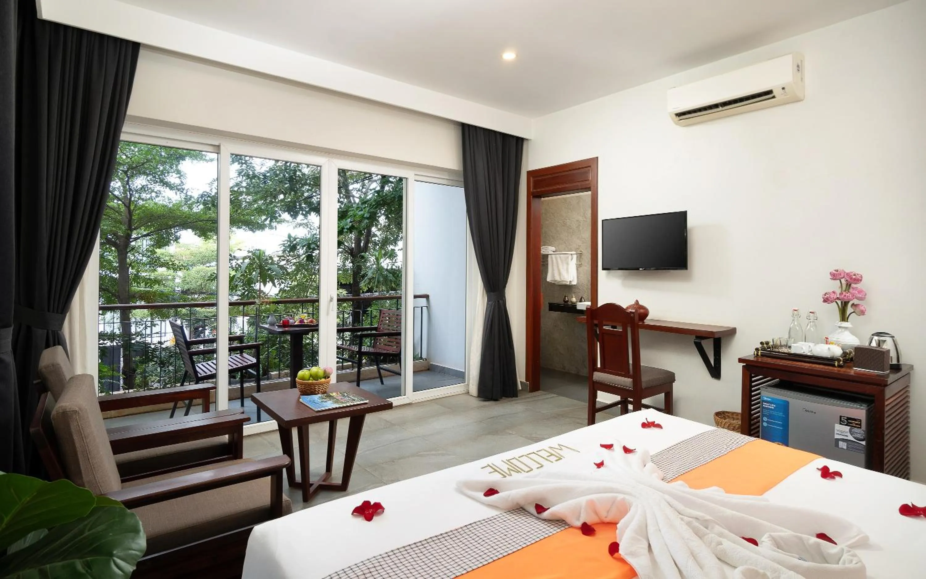 Bed in Indra Angkor Residence