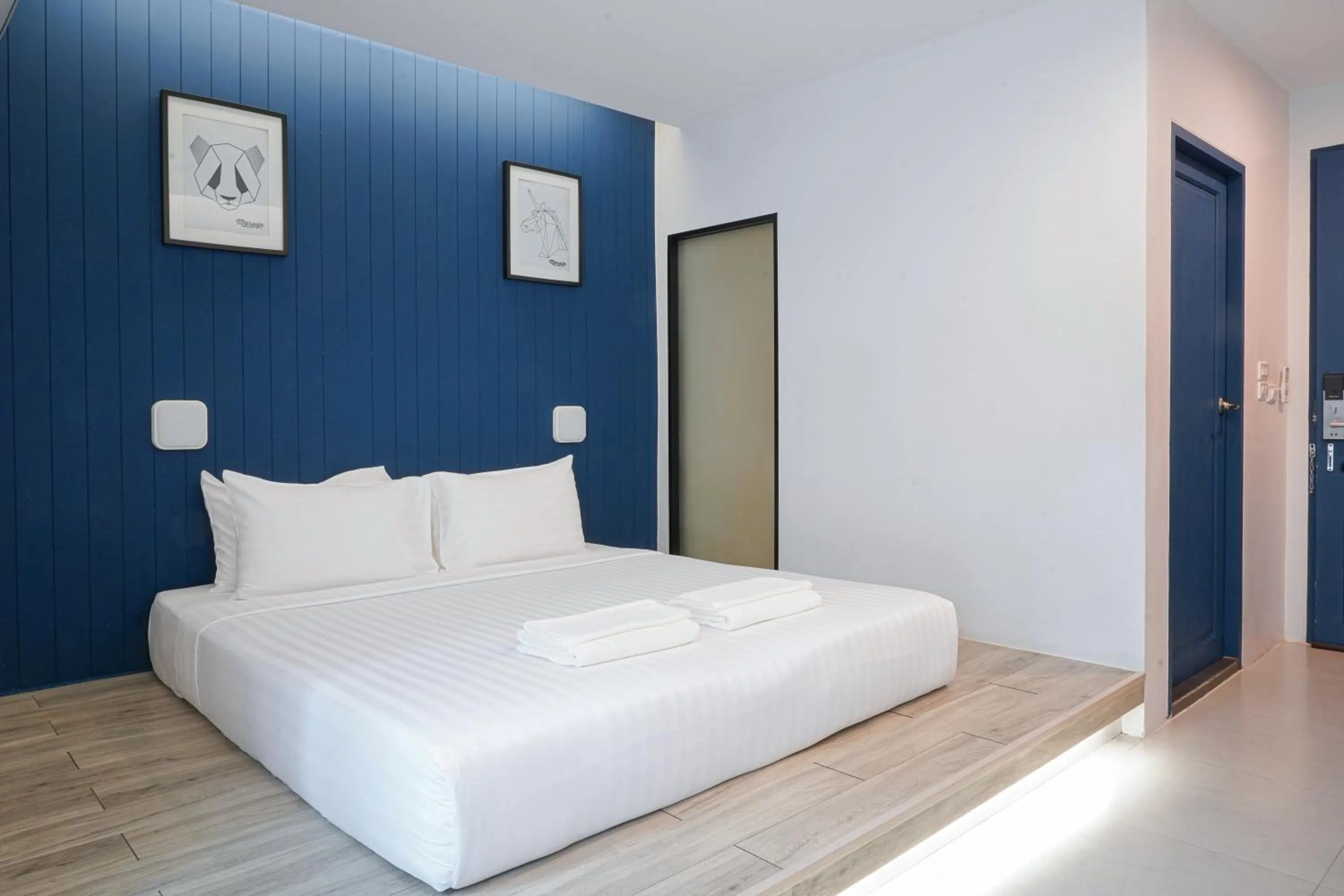 Photo of the whole room, Bed in Marwin Space